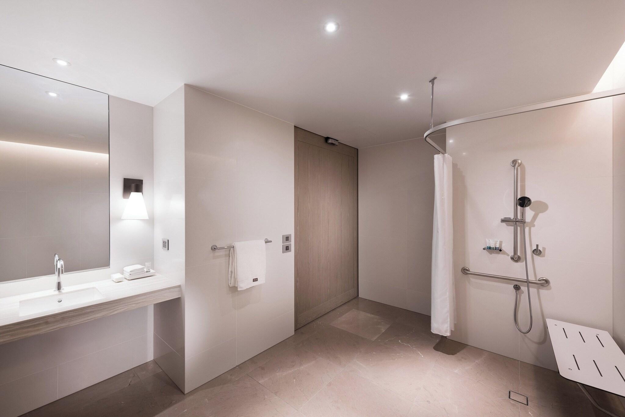 Double Deluxe King Bed