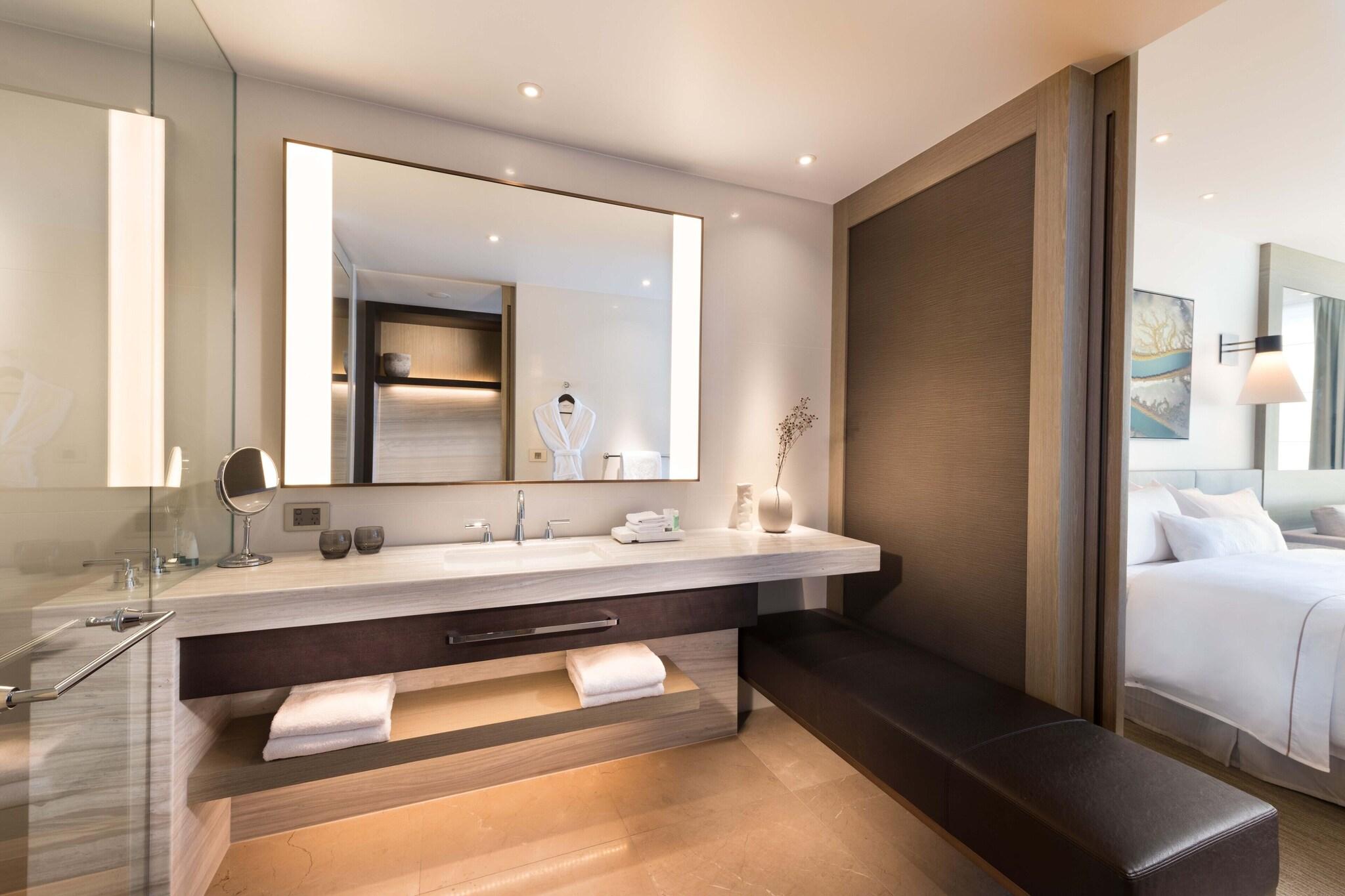 Double Deluxe King Bed