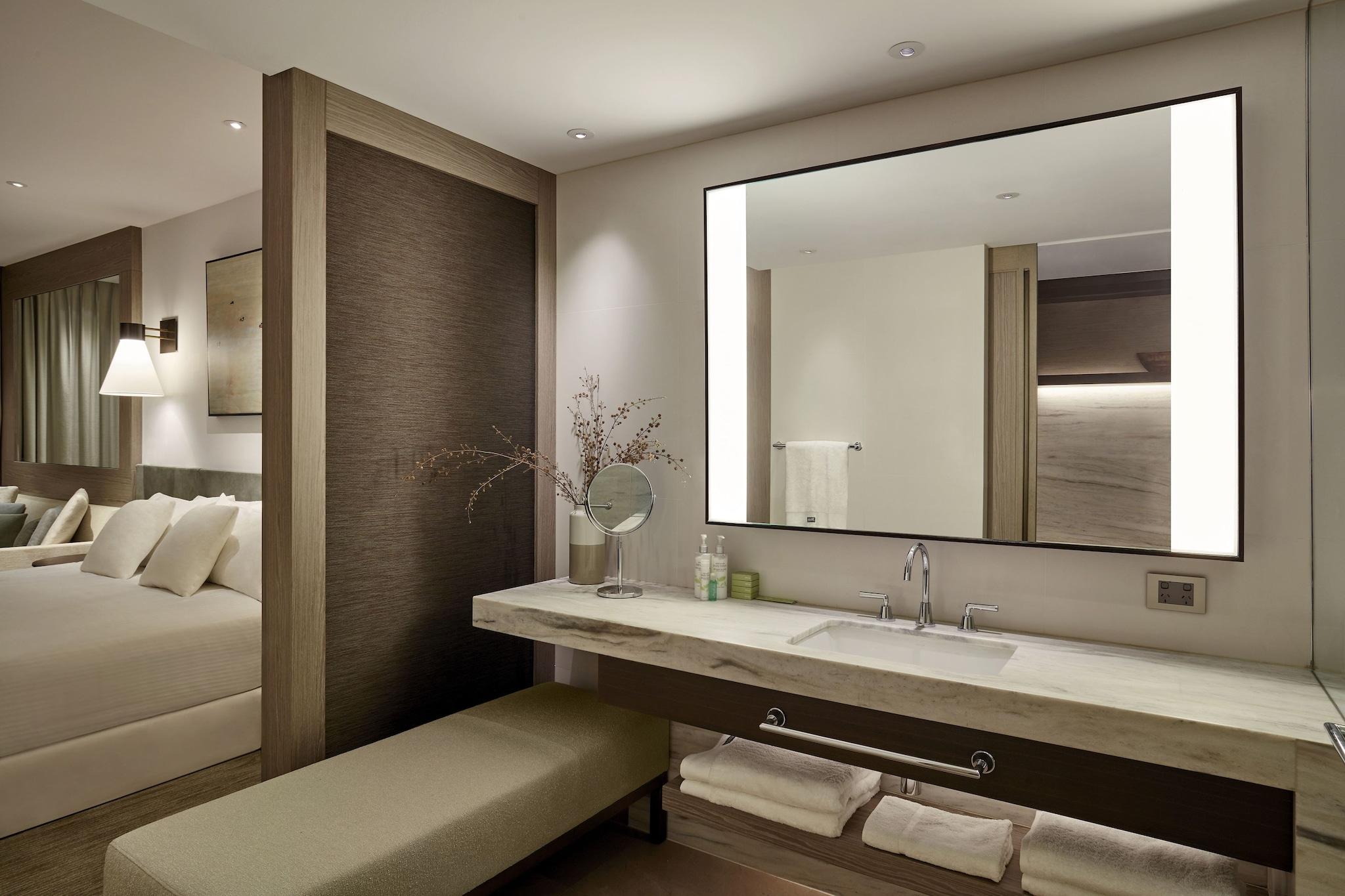 Double Deluxe King Bed