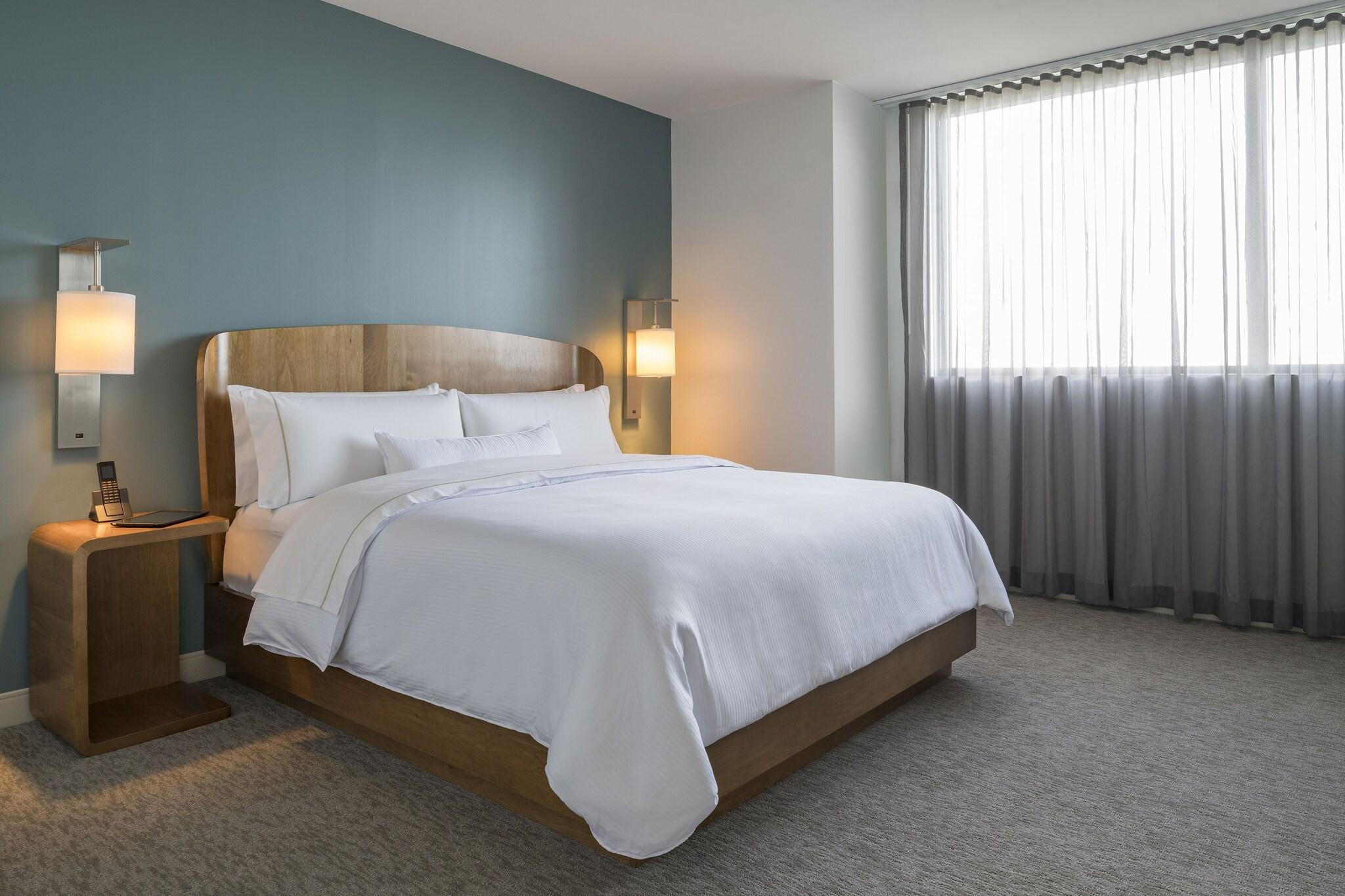 Suite City View King Bed