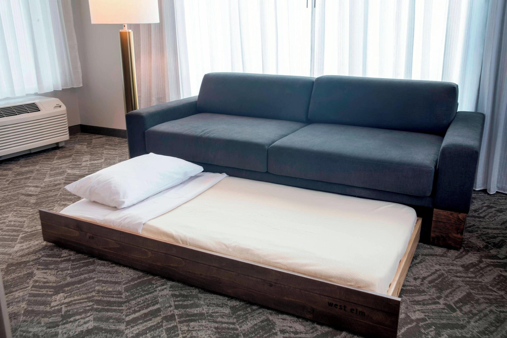 Studio Two Queen Beds