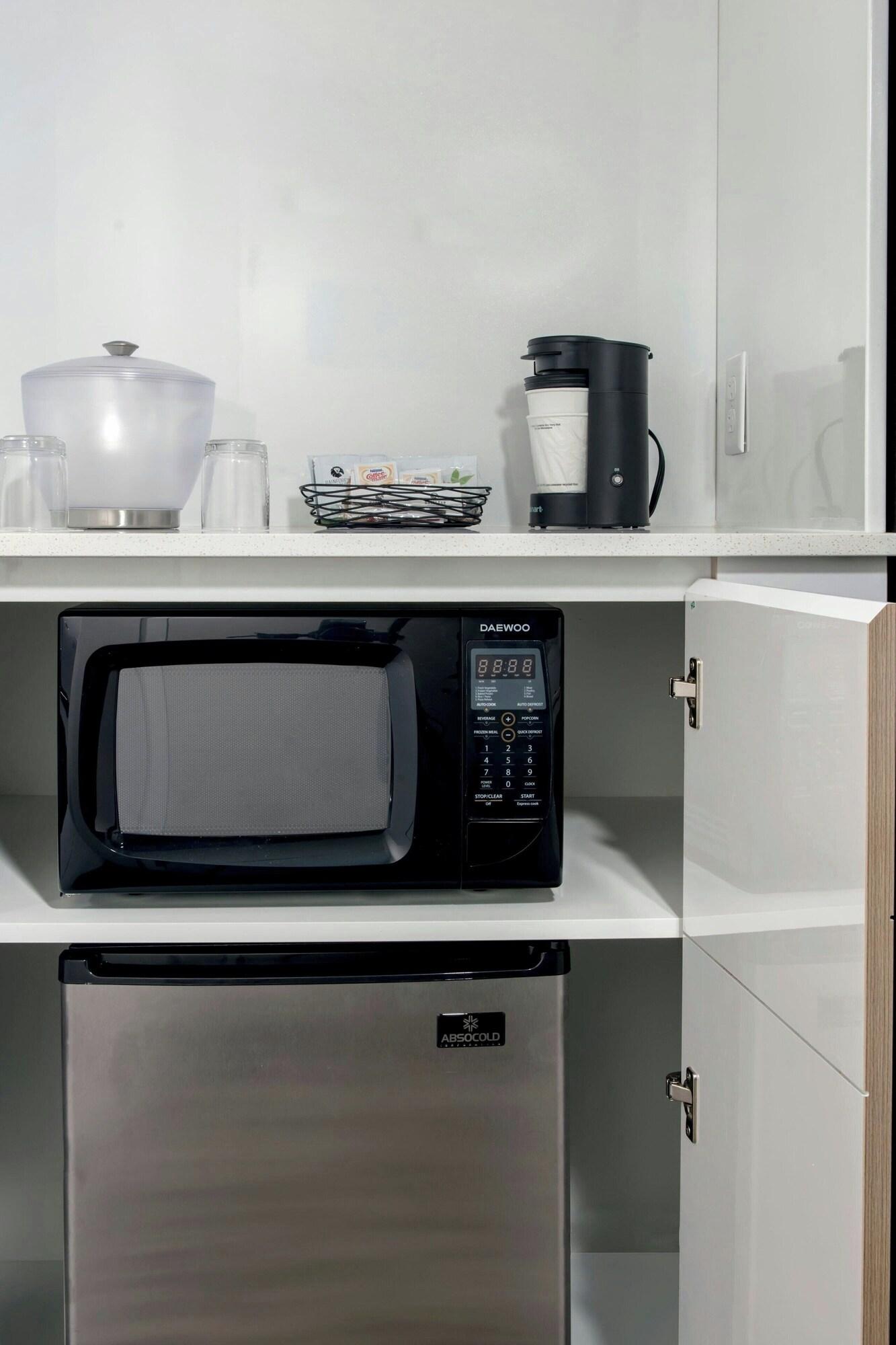 Studio Two Queen Beds