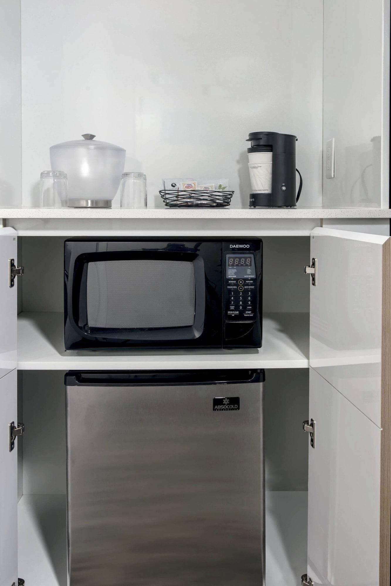 Studio Accessible King Size Bed