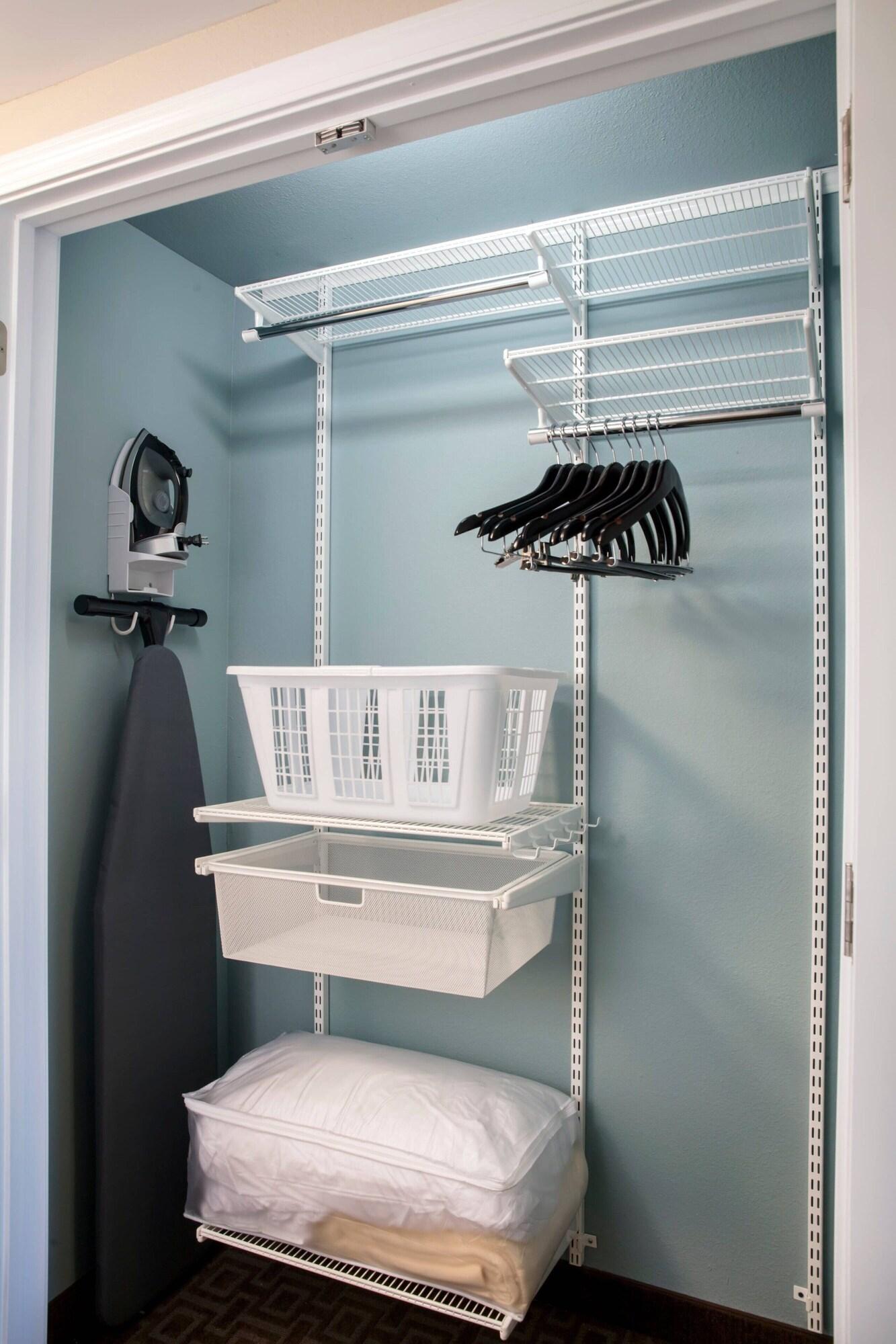 Studio Two Queen Beds