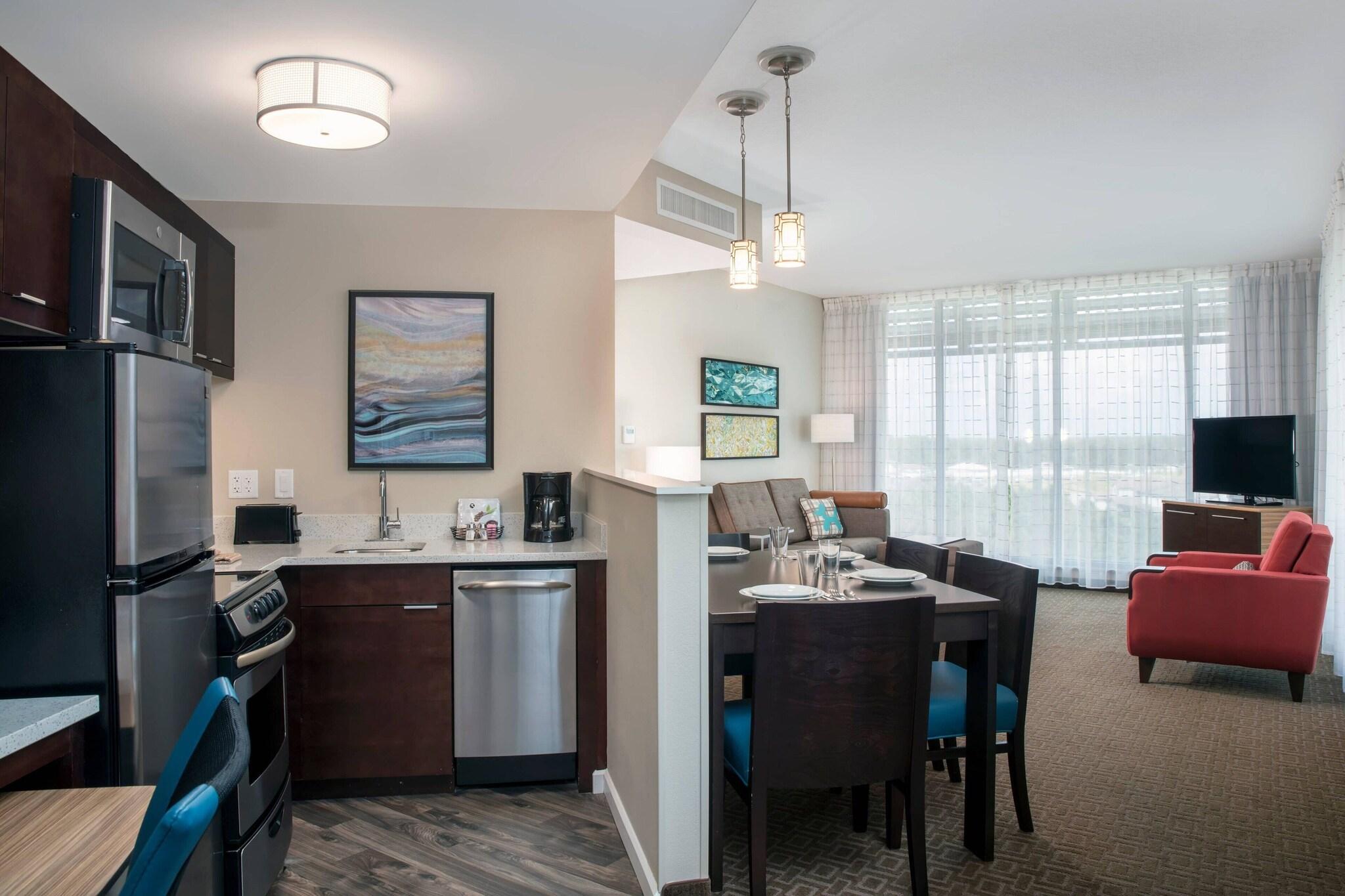 Suite Accessible King Size Bed