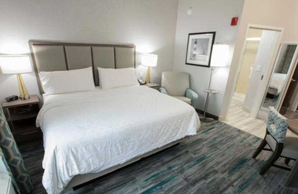 Suite Accessible King Size Bed