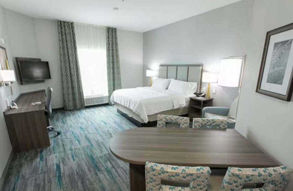 Suite Accessible King Size Bed