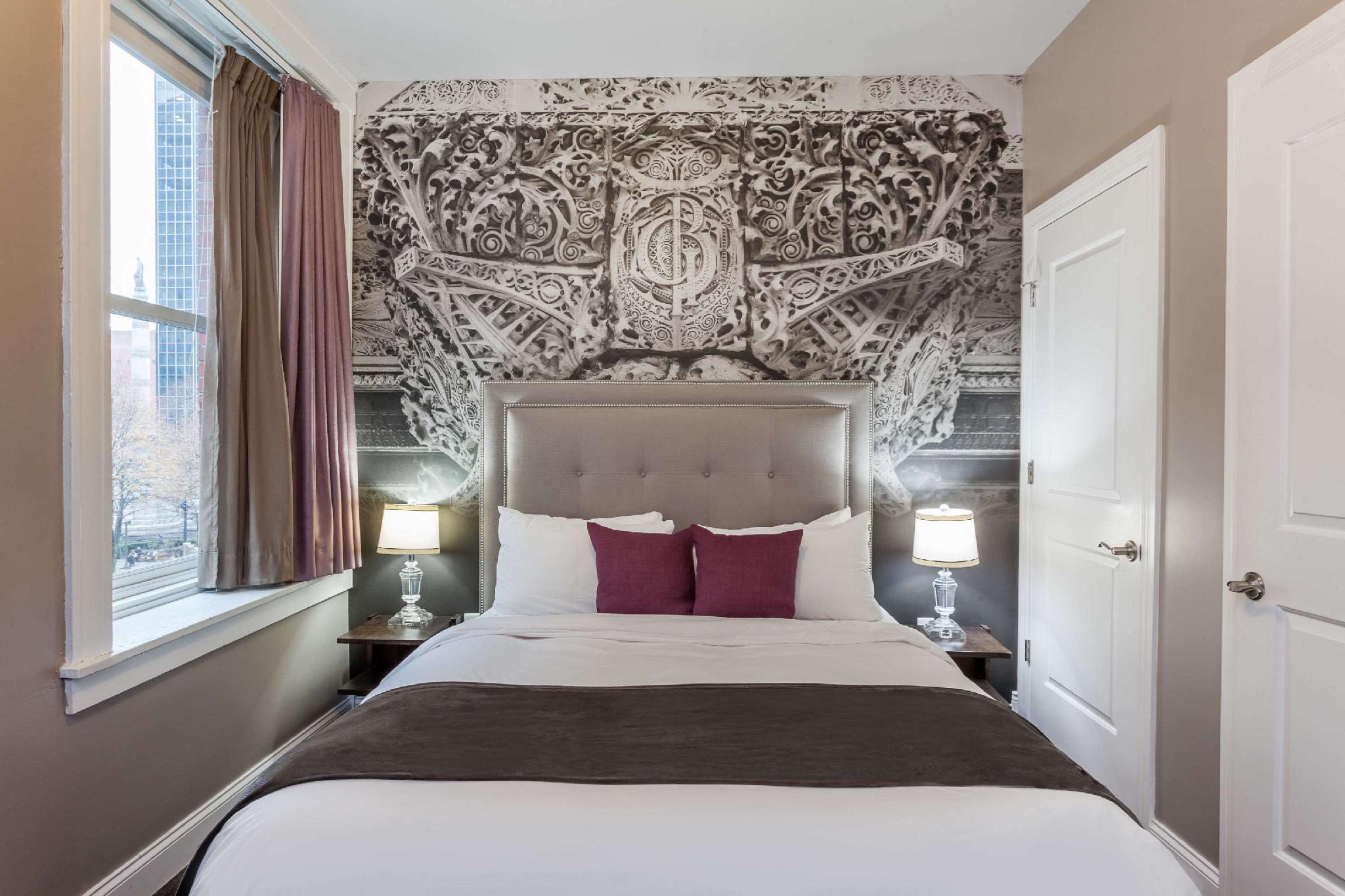 Junior Suite Queen Size Bed