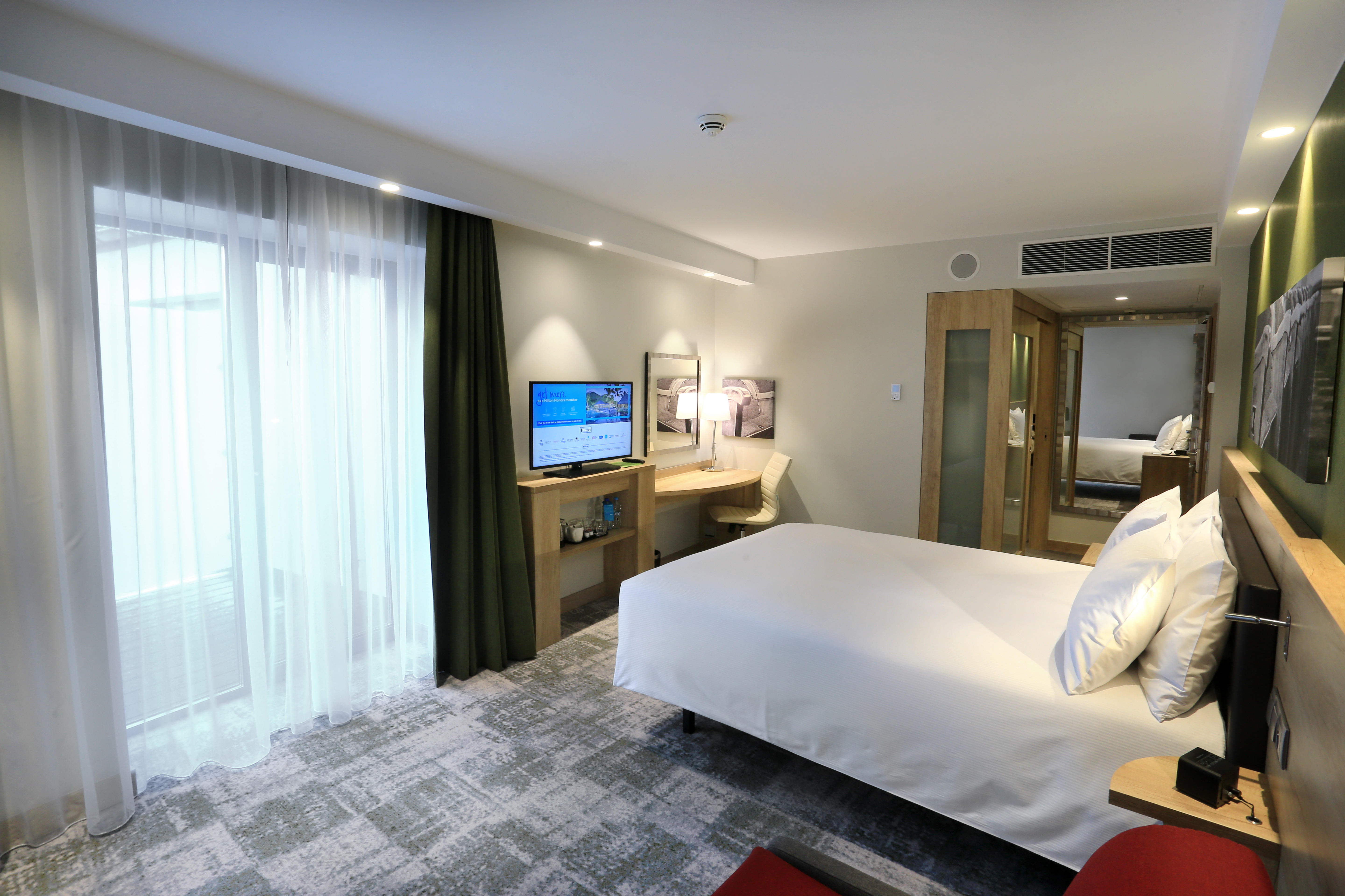 Double City View Queen Bed