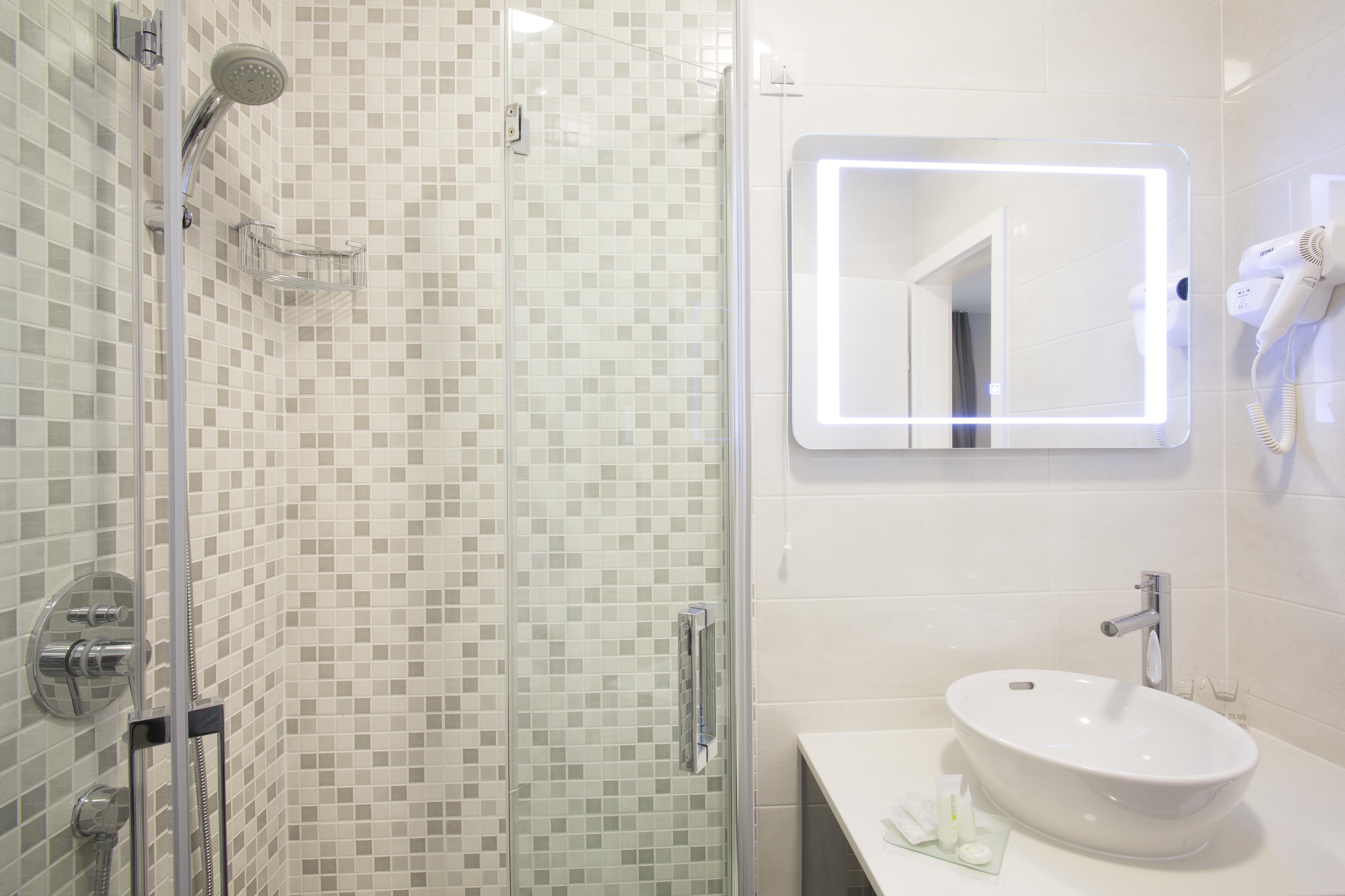 Double or Twin Deluxe