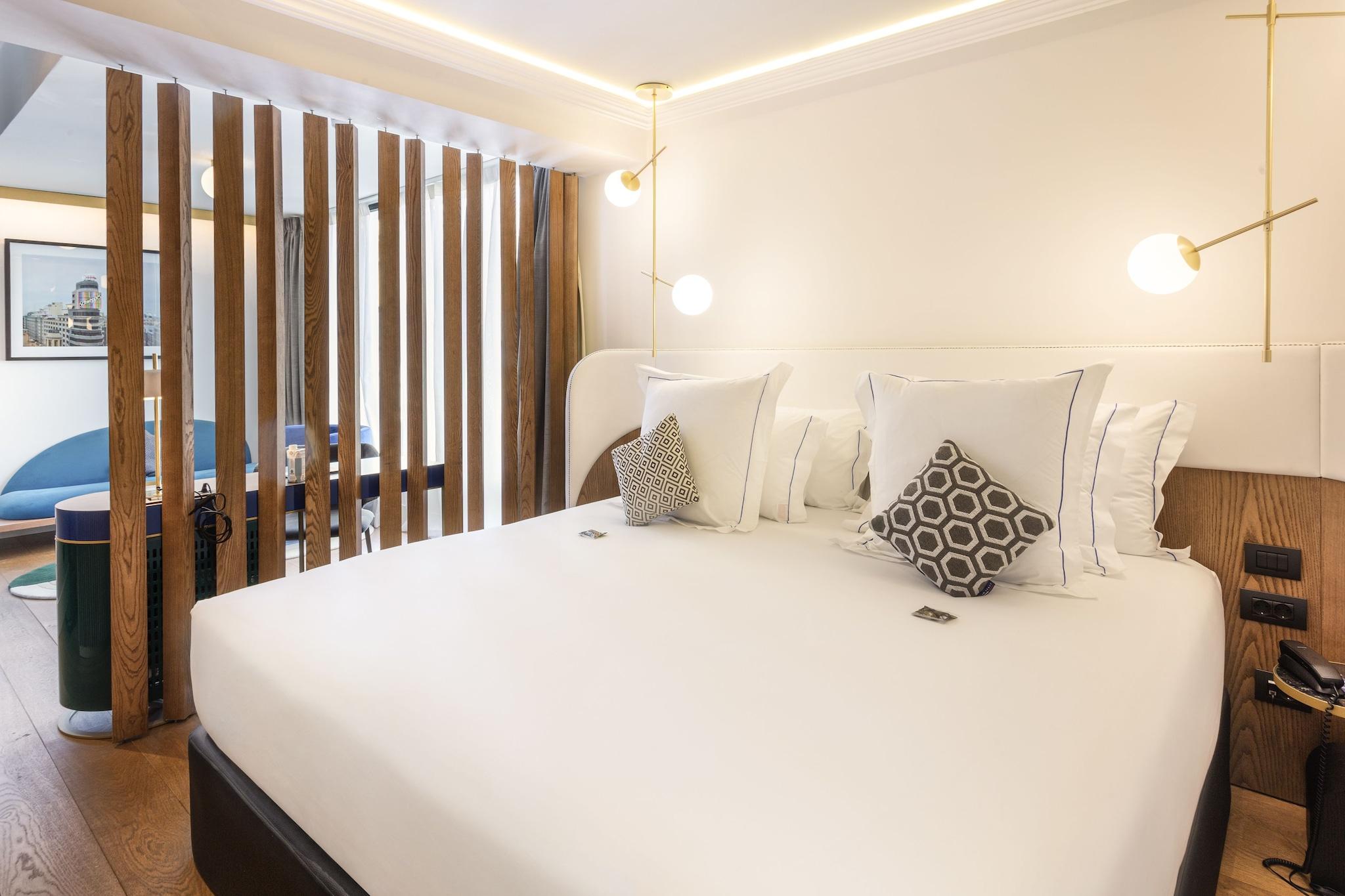 Double Deluxe One Bed