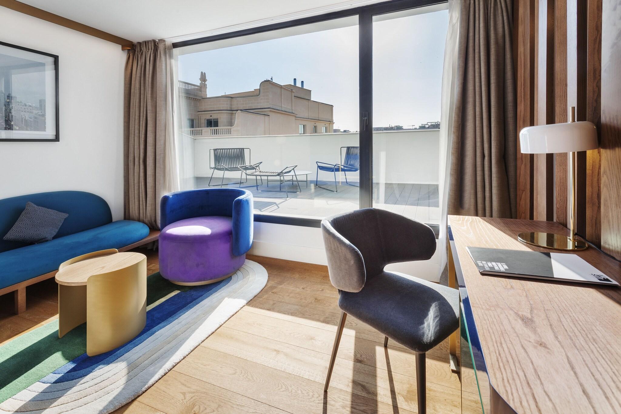 Double Deluxe One Bed