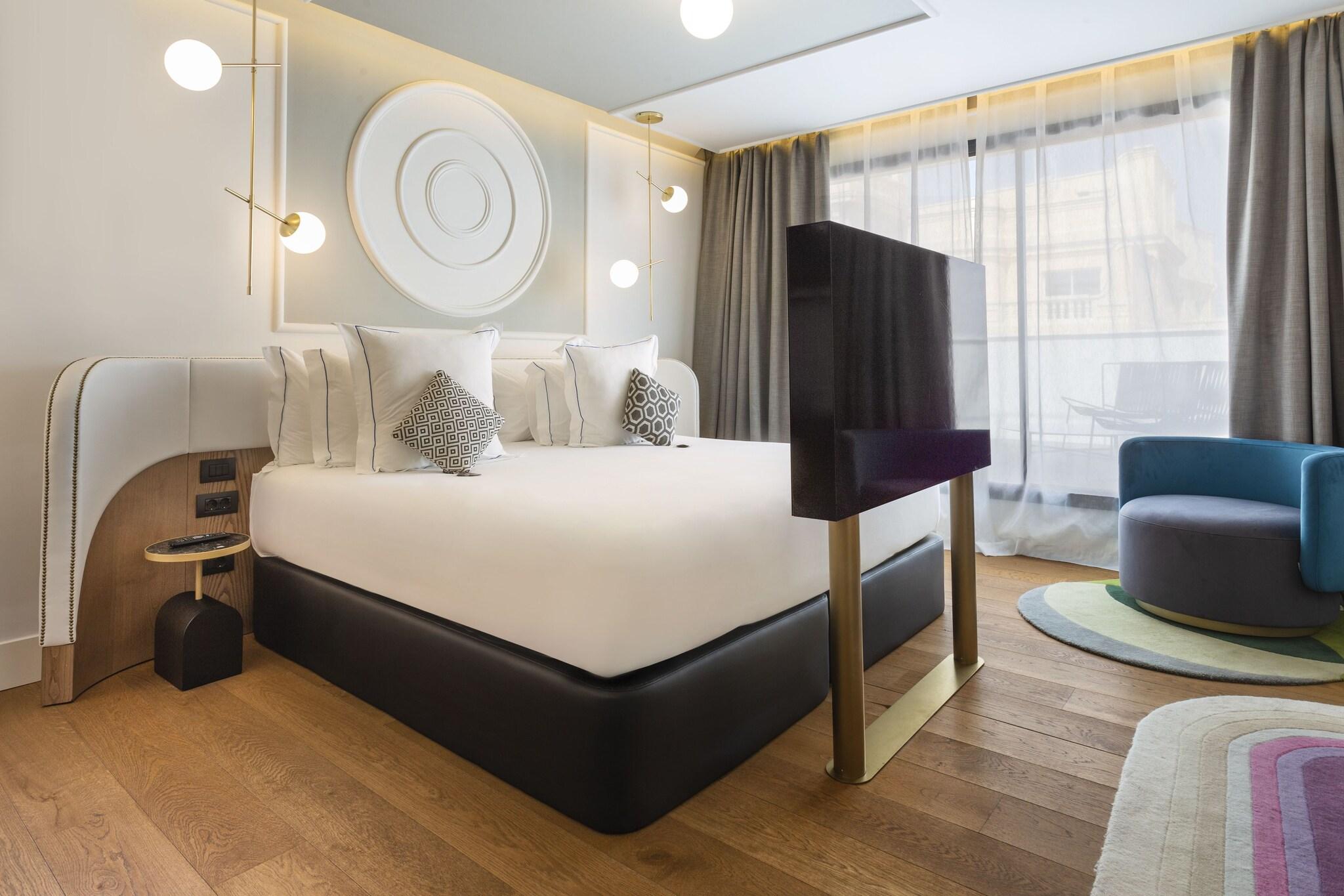 Double Deluxe One Bed