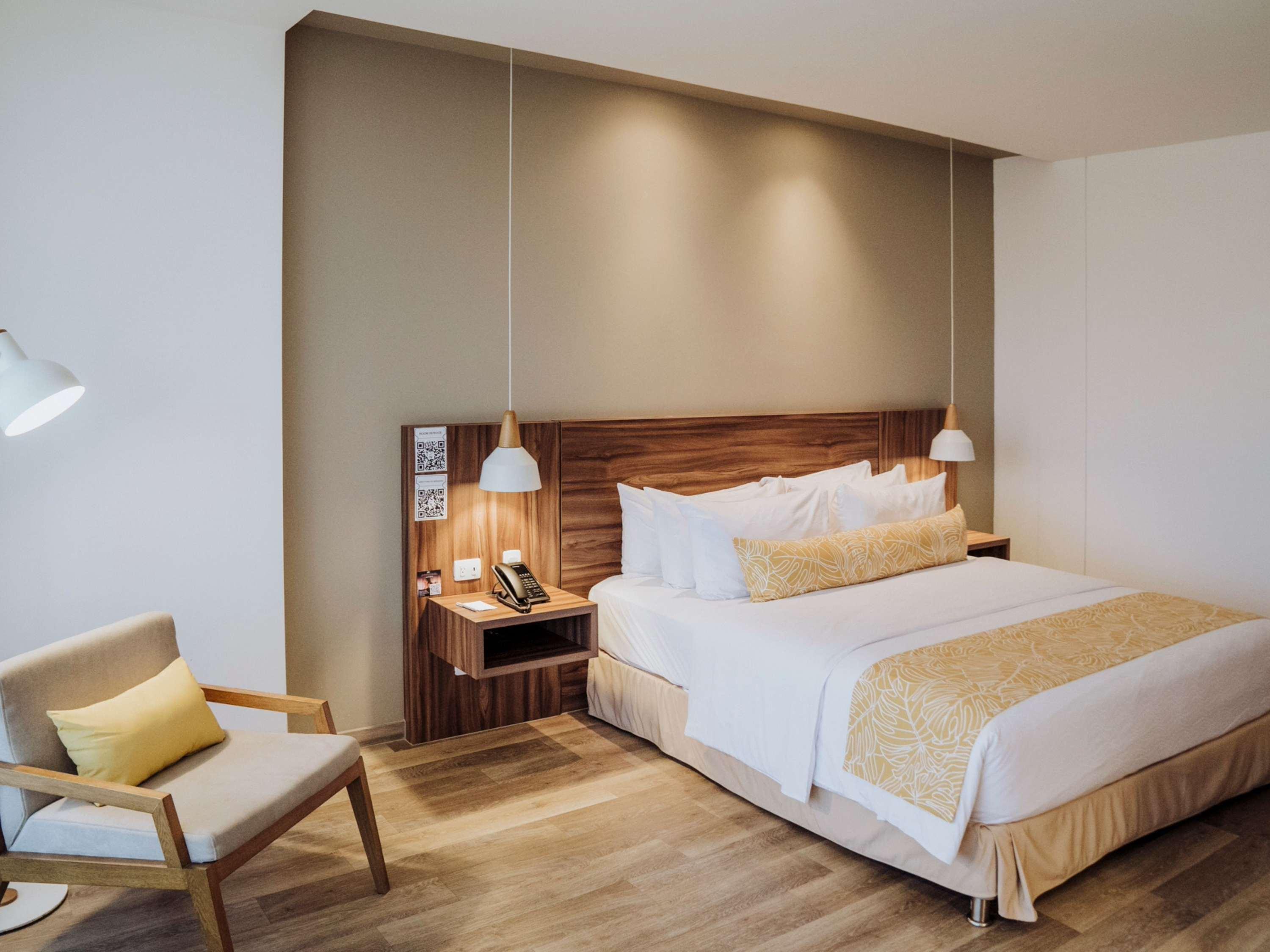 Double Executive Queen Bed