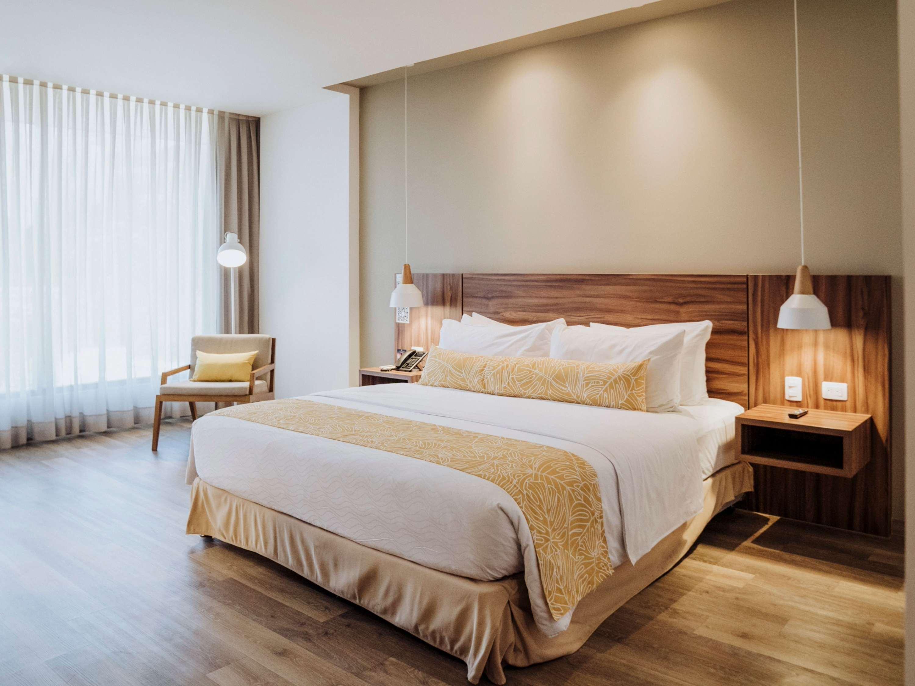 Double Executive Queen Bed