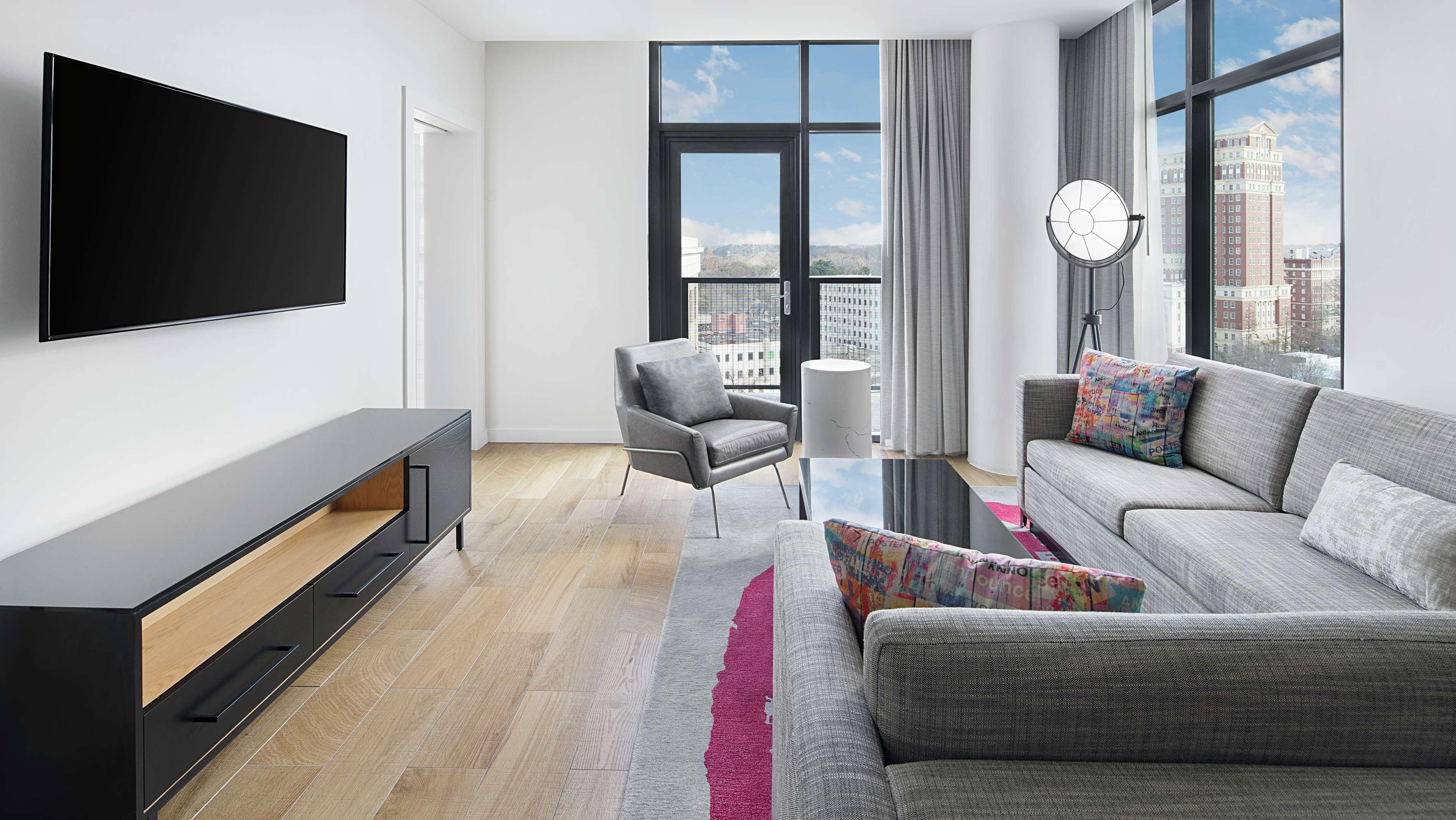 Suite City View King Bed