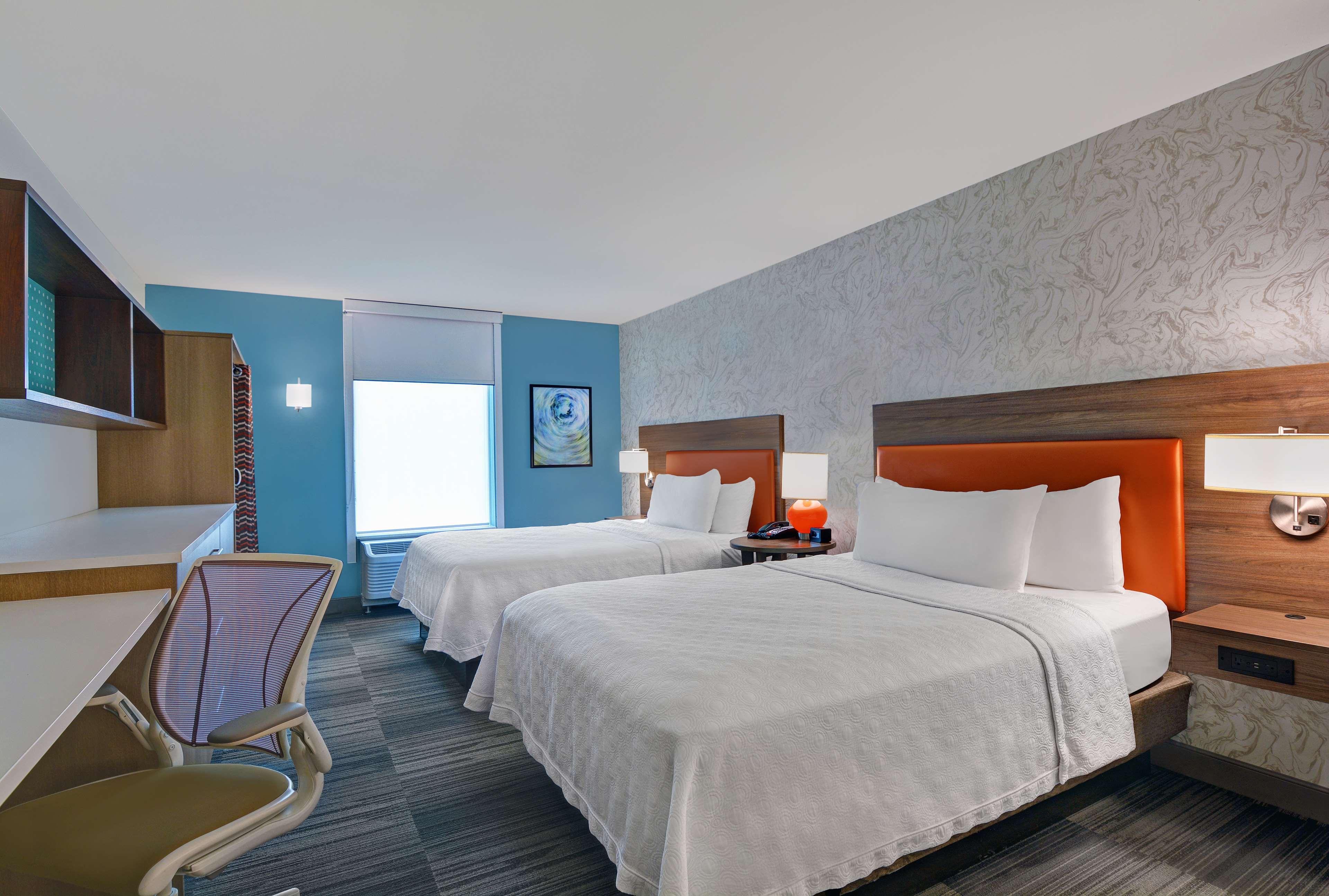 Studio Two Queen Beds