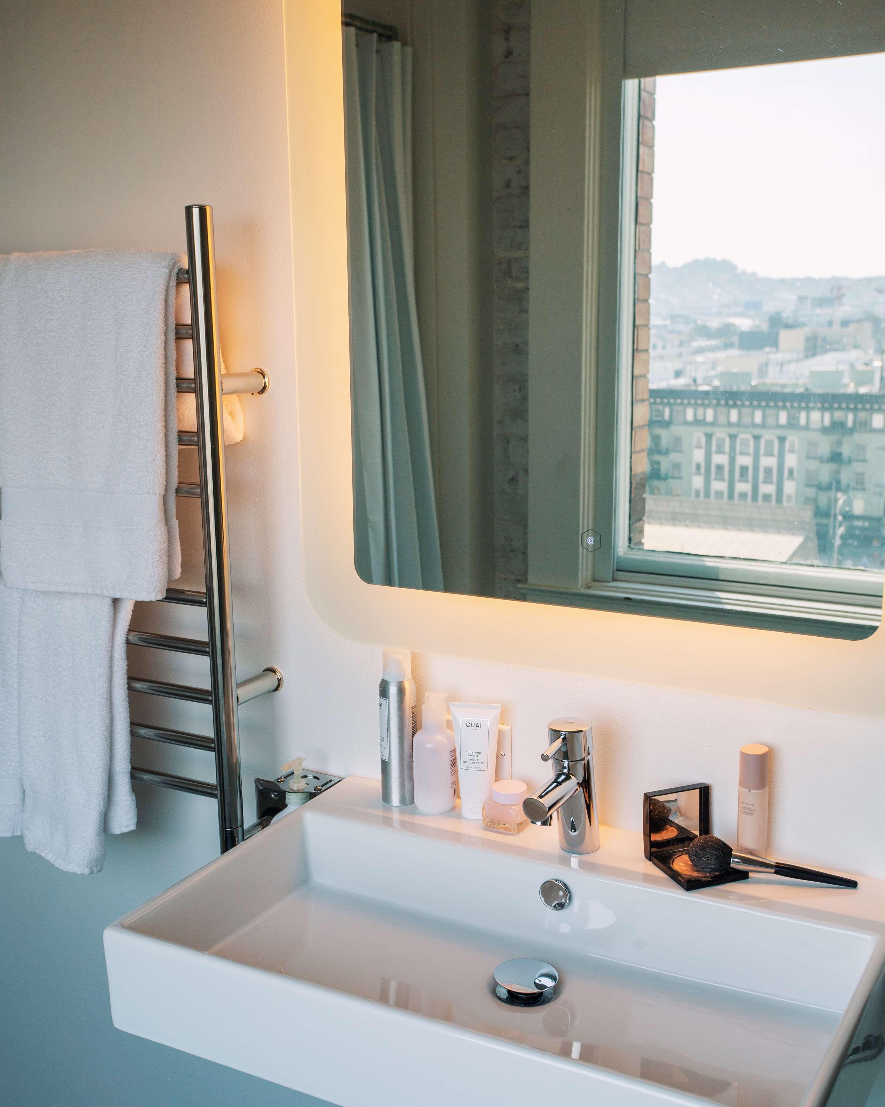 Room Premium Queen Bed