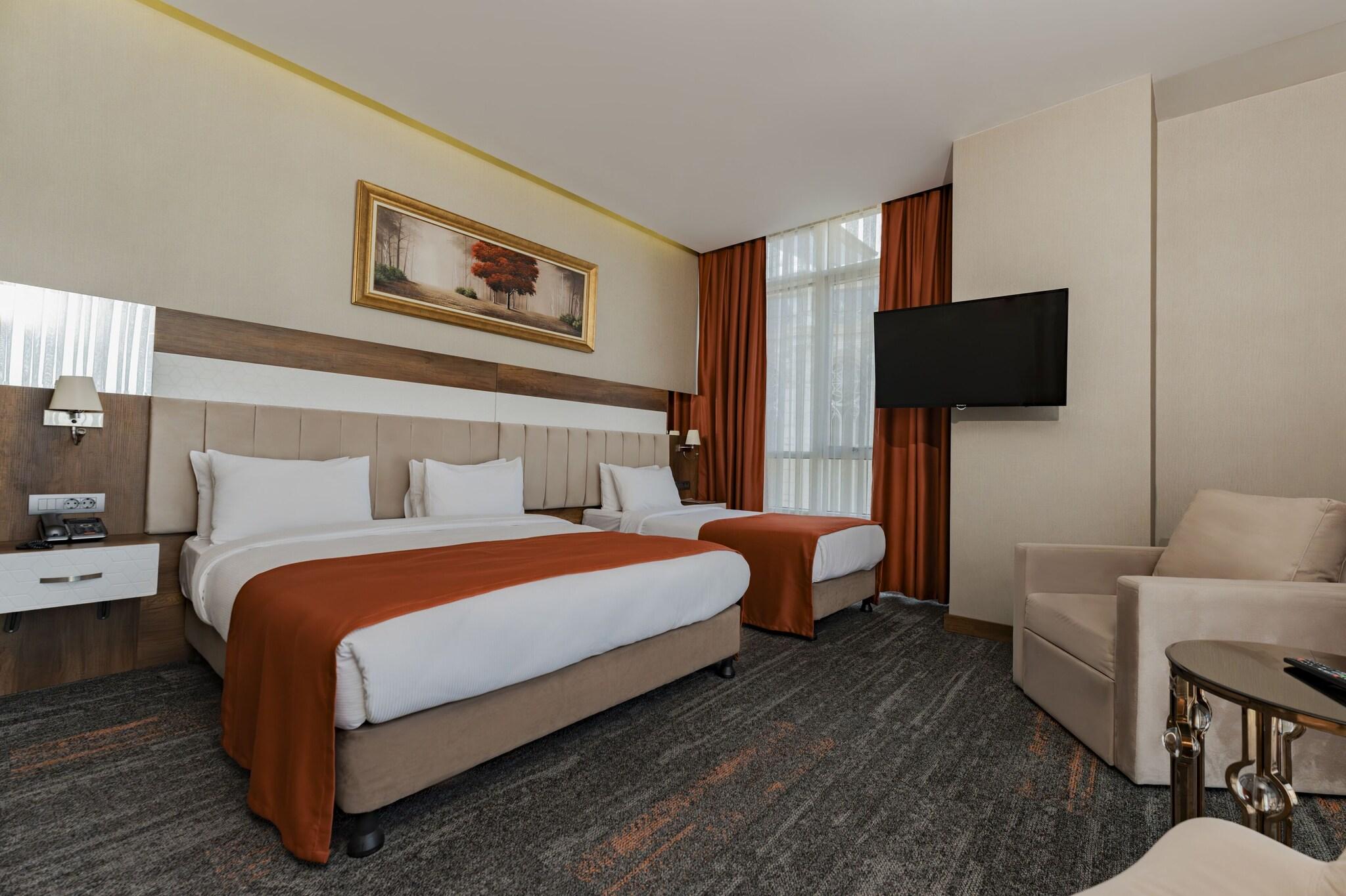 Family Room Queen Bed Smoking