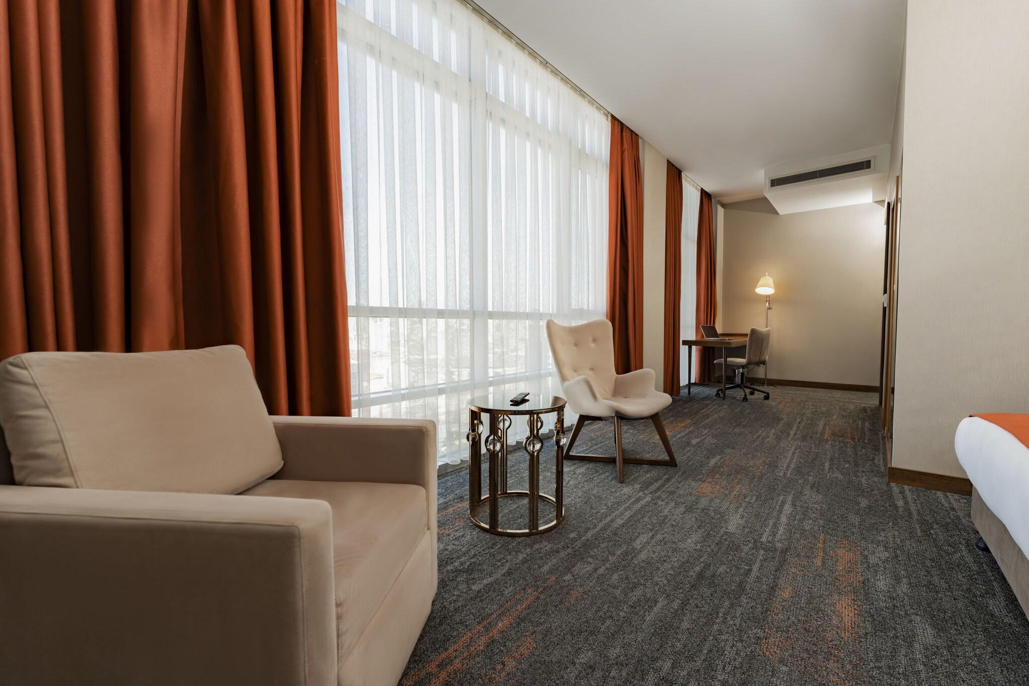 Family Room Queen Bed Smoking