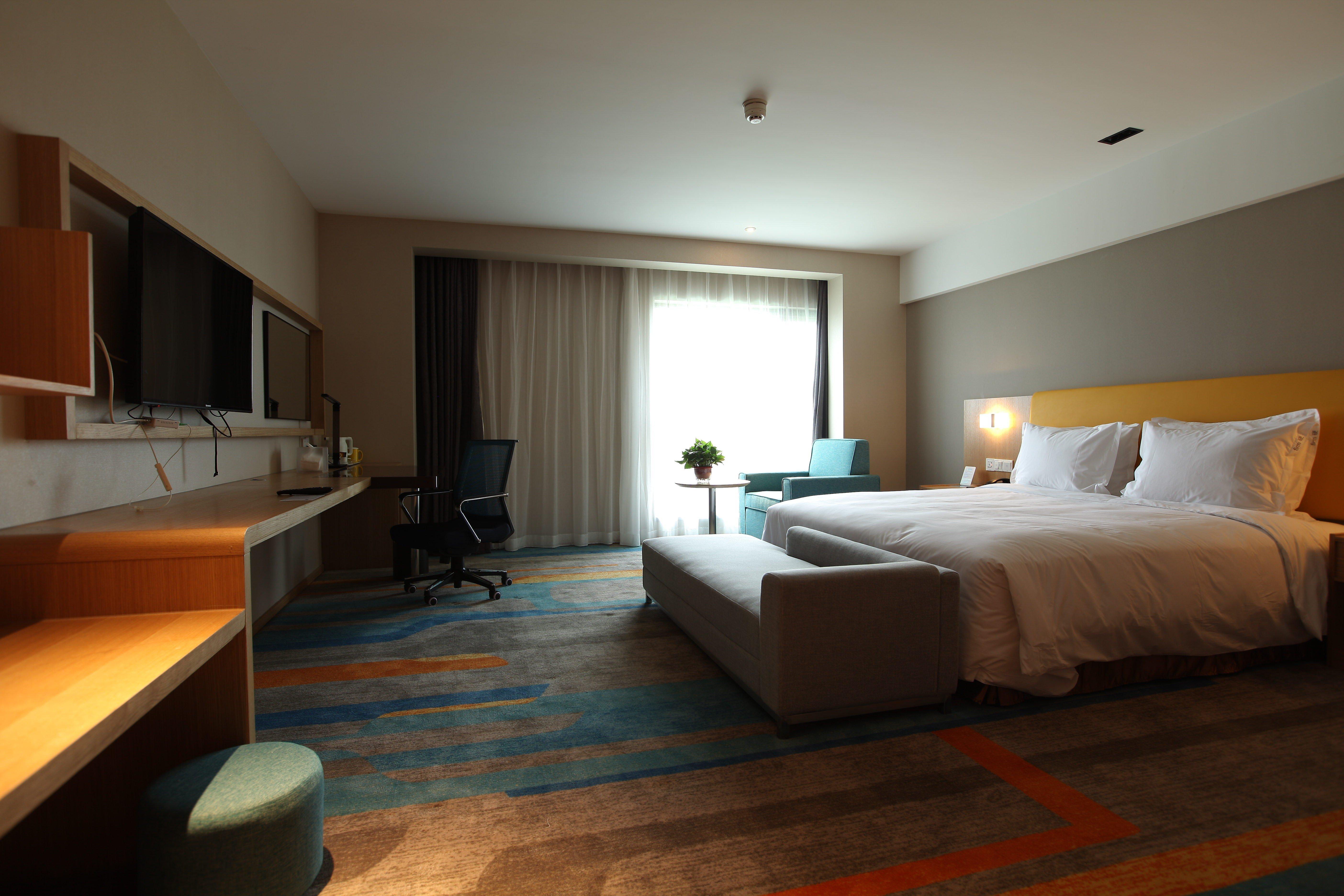 Suite King Size Bed