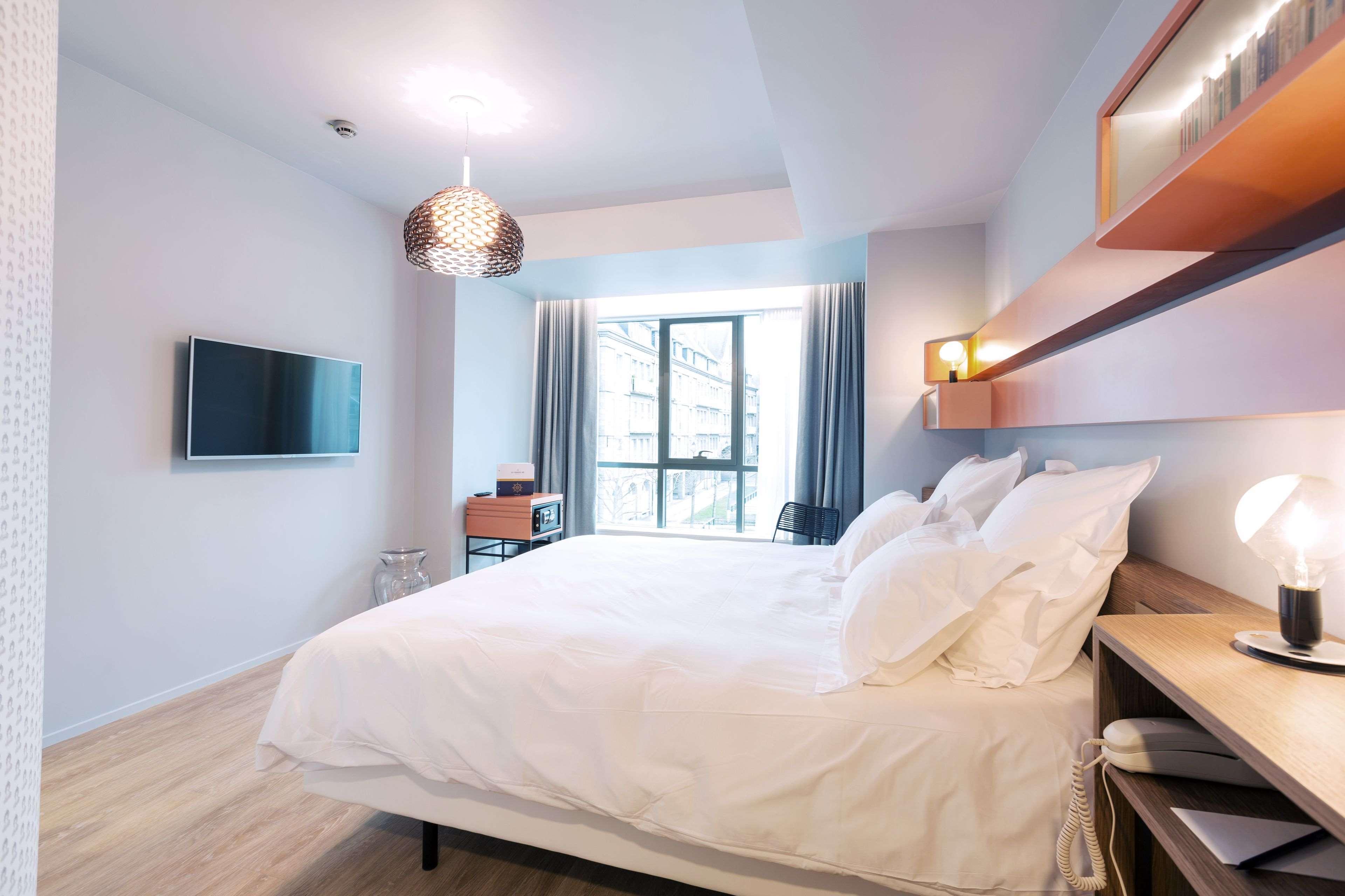 Double Deluxe King Bed