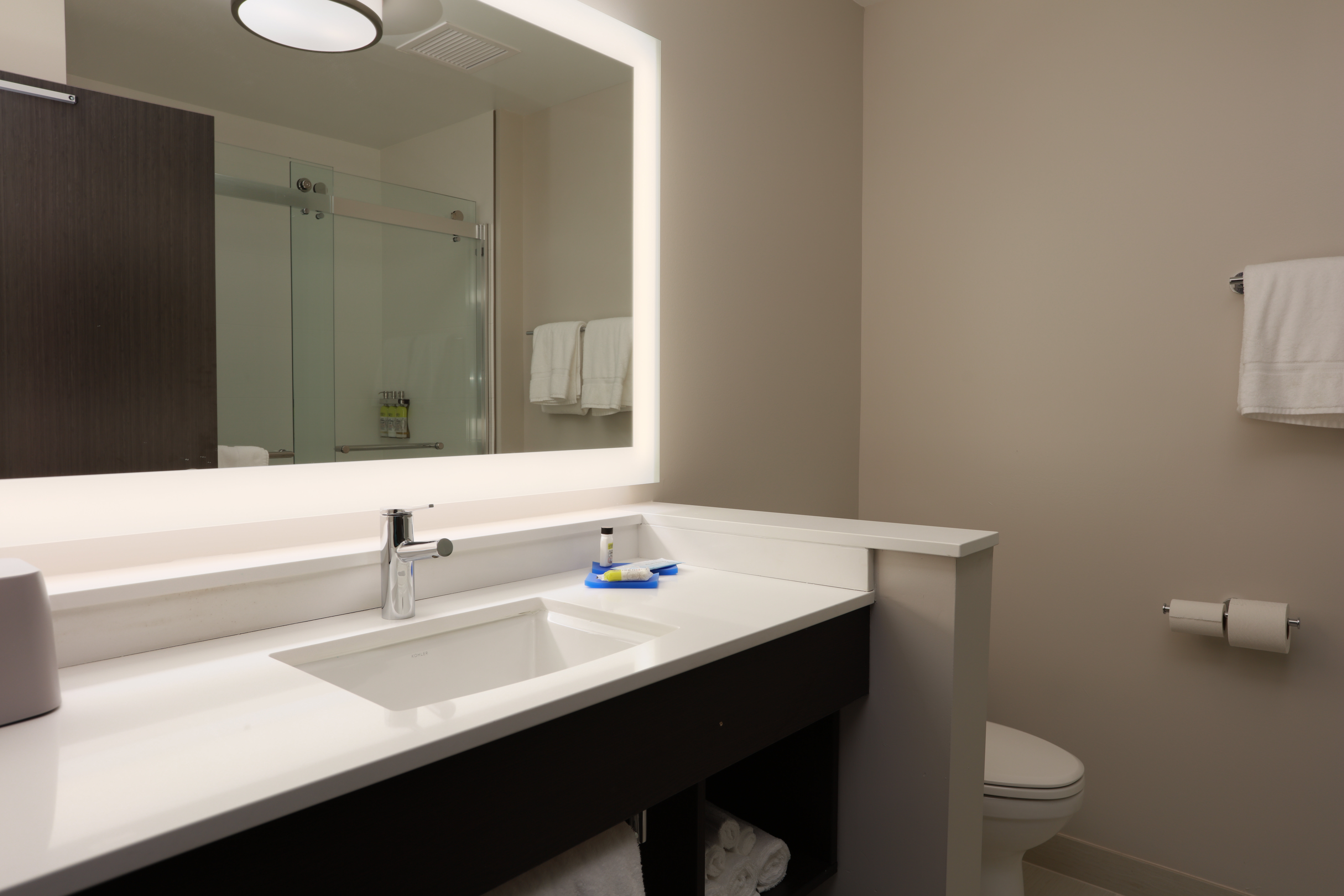 Double Deluxe King Bed