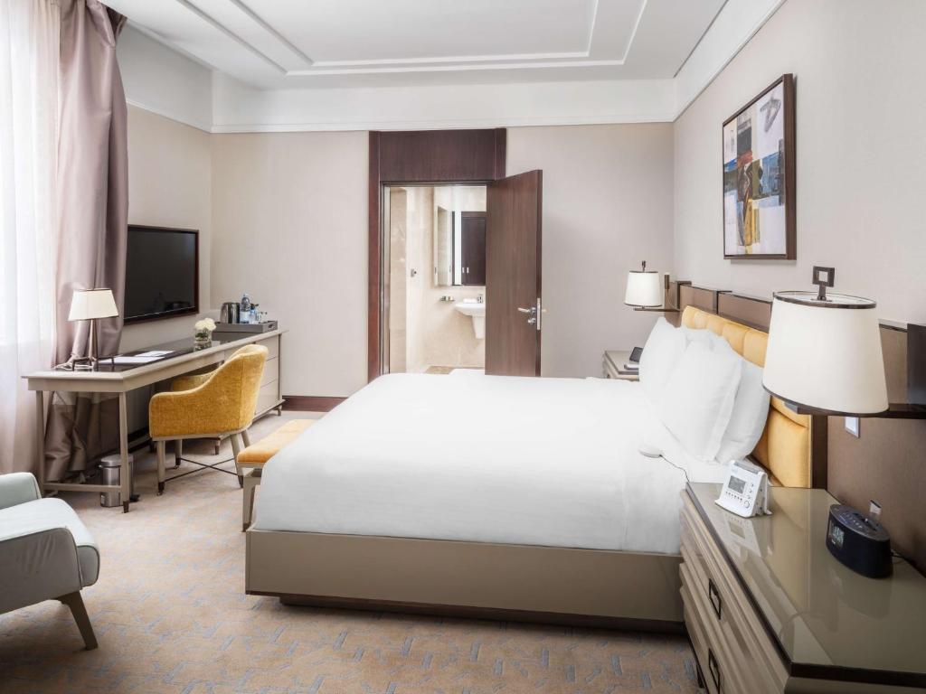 Double Guest Room Queen Bed