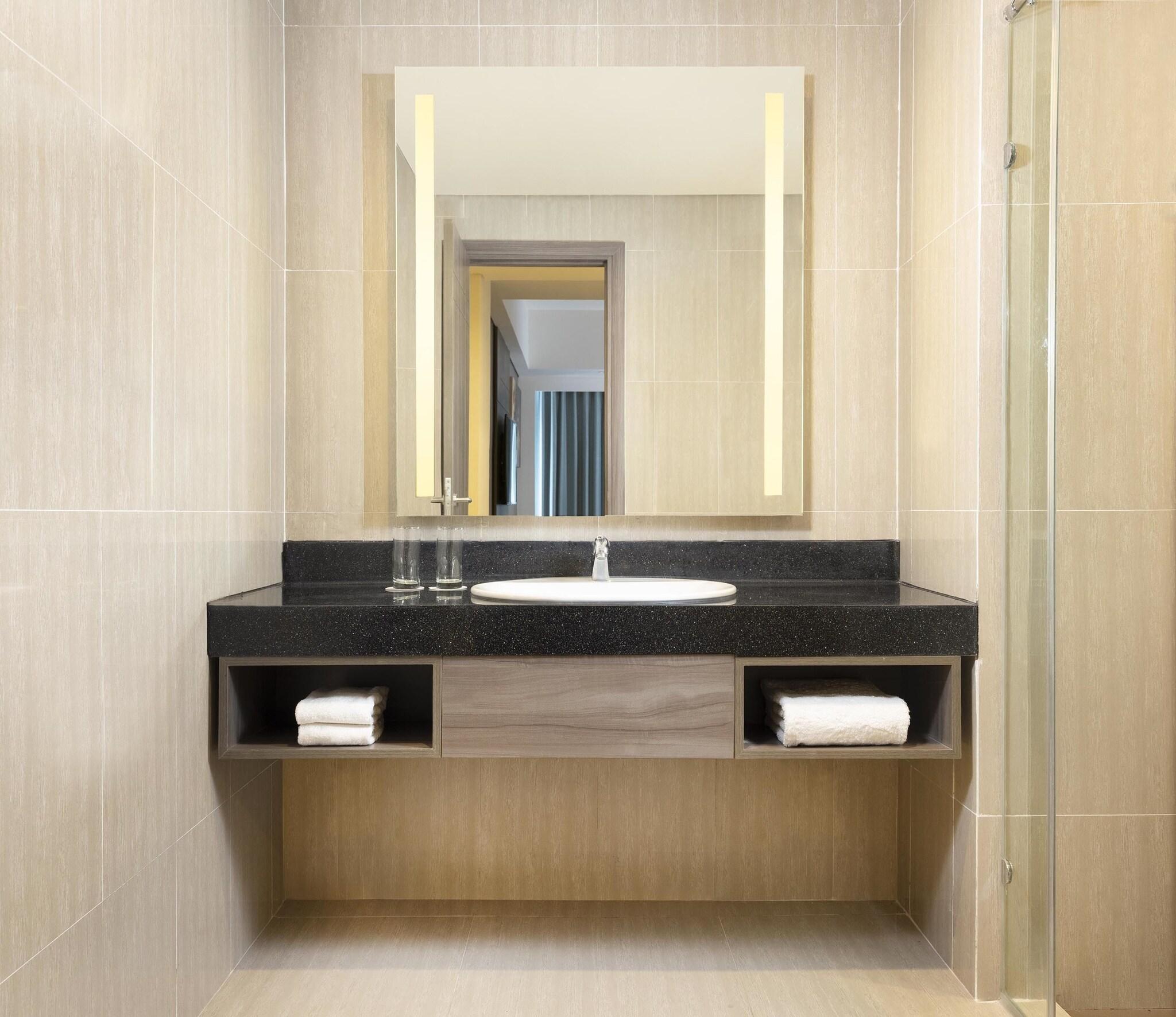 Junior Suite City View King Bed