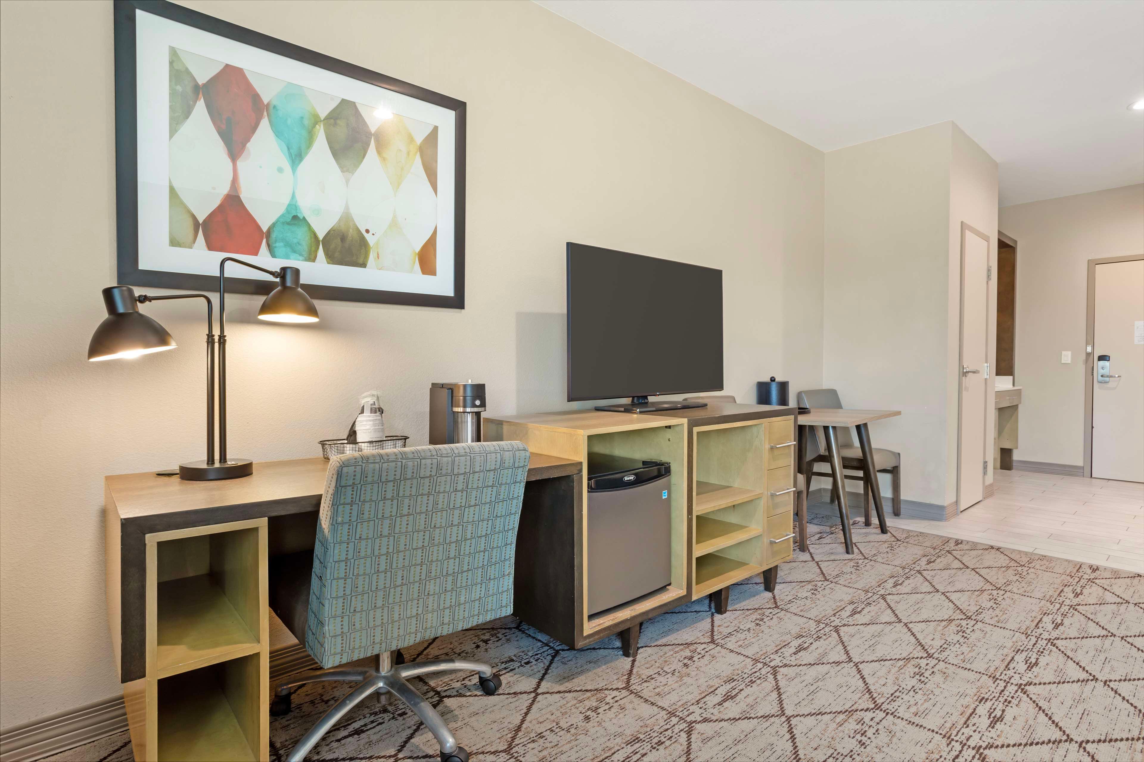 Suite with Kitchenette