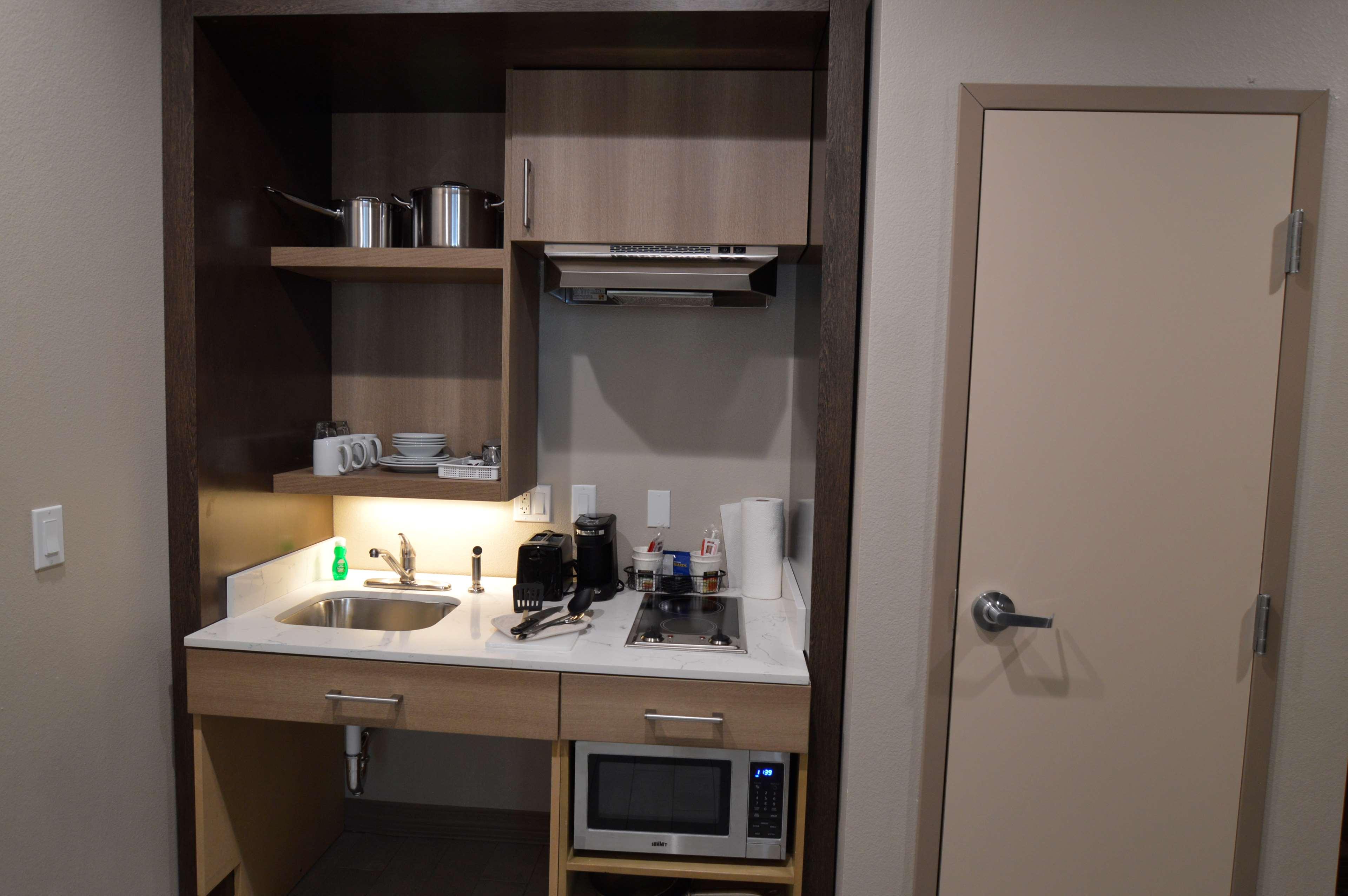 Suite with Kitchenette