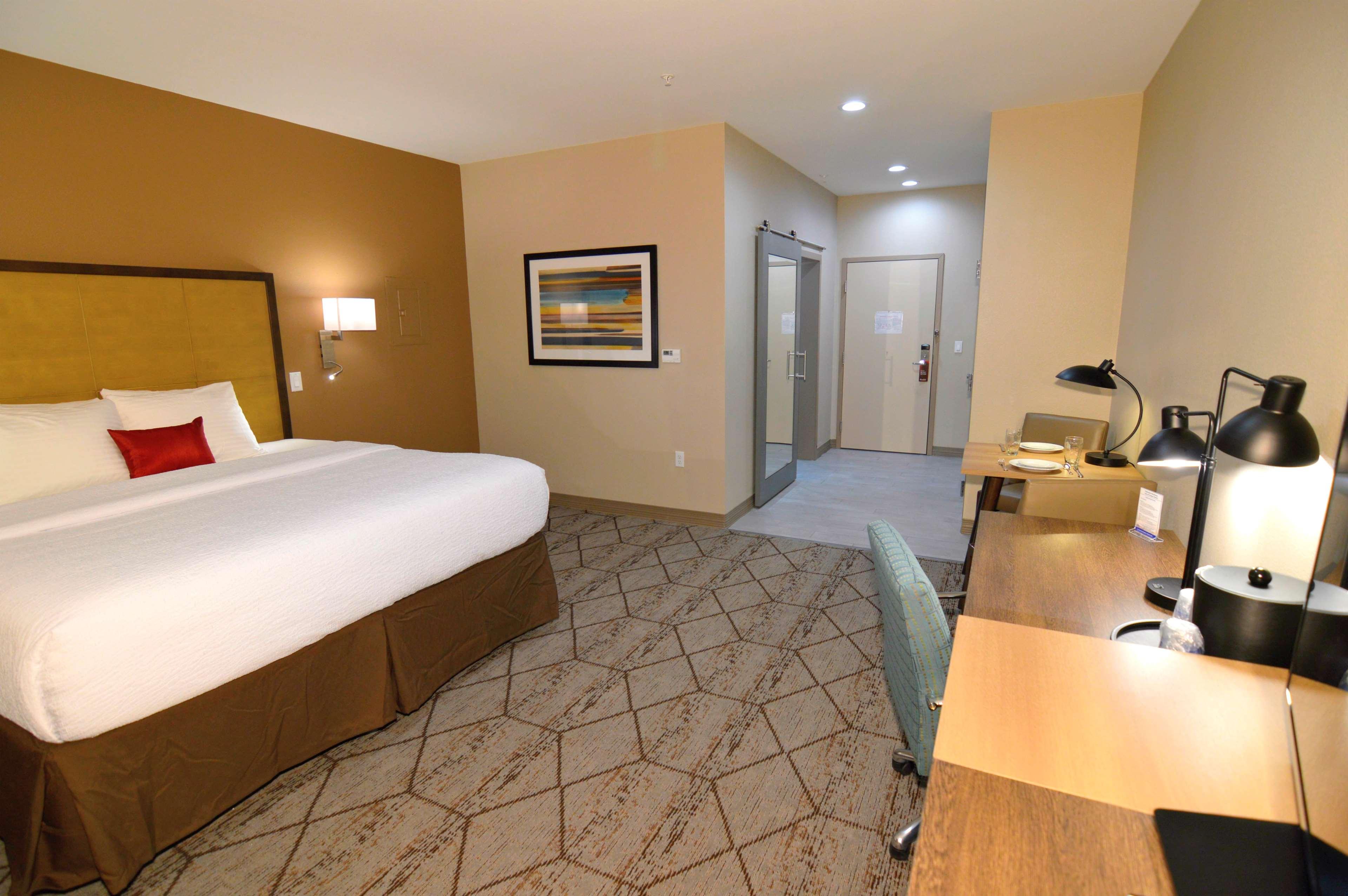 Suite with Kitchenette