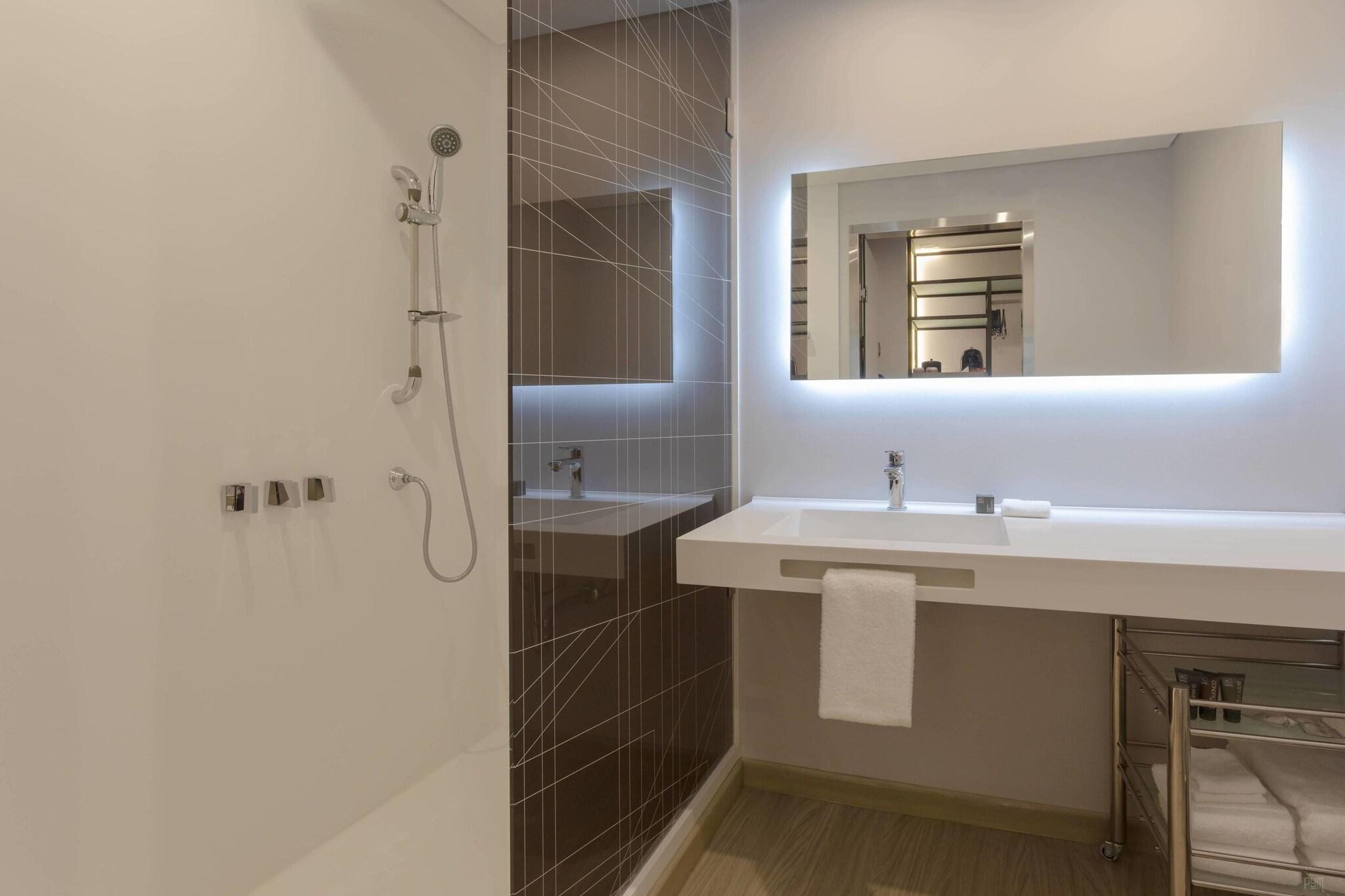 Double City View King Bed