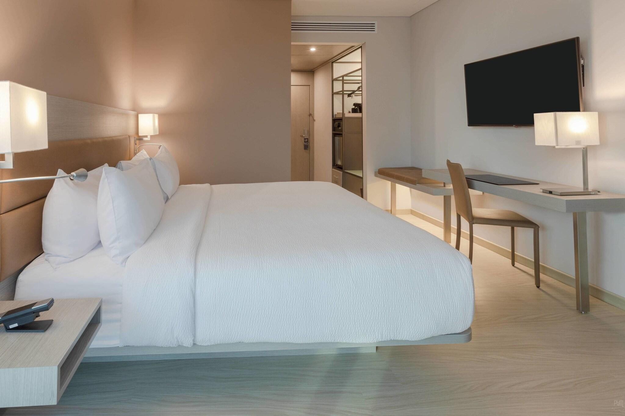 Double Sea View King Bed