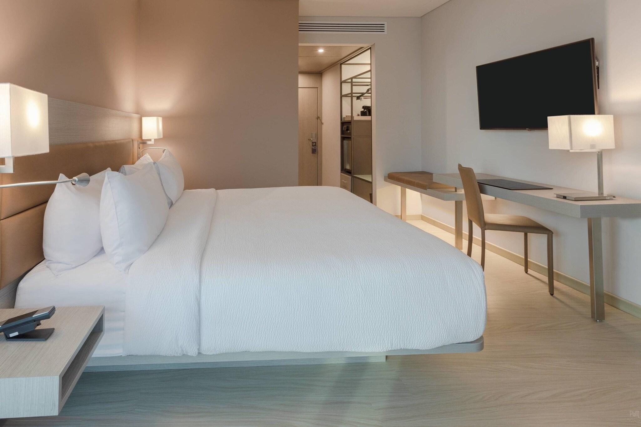 Double Sea View King Bed