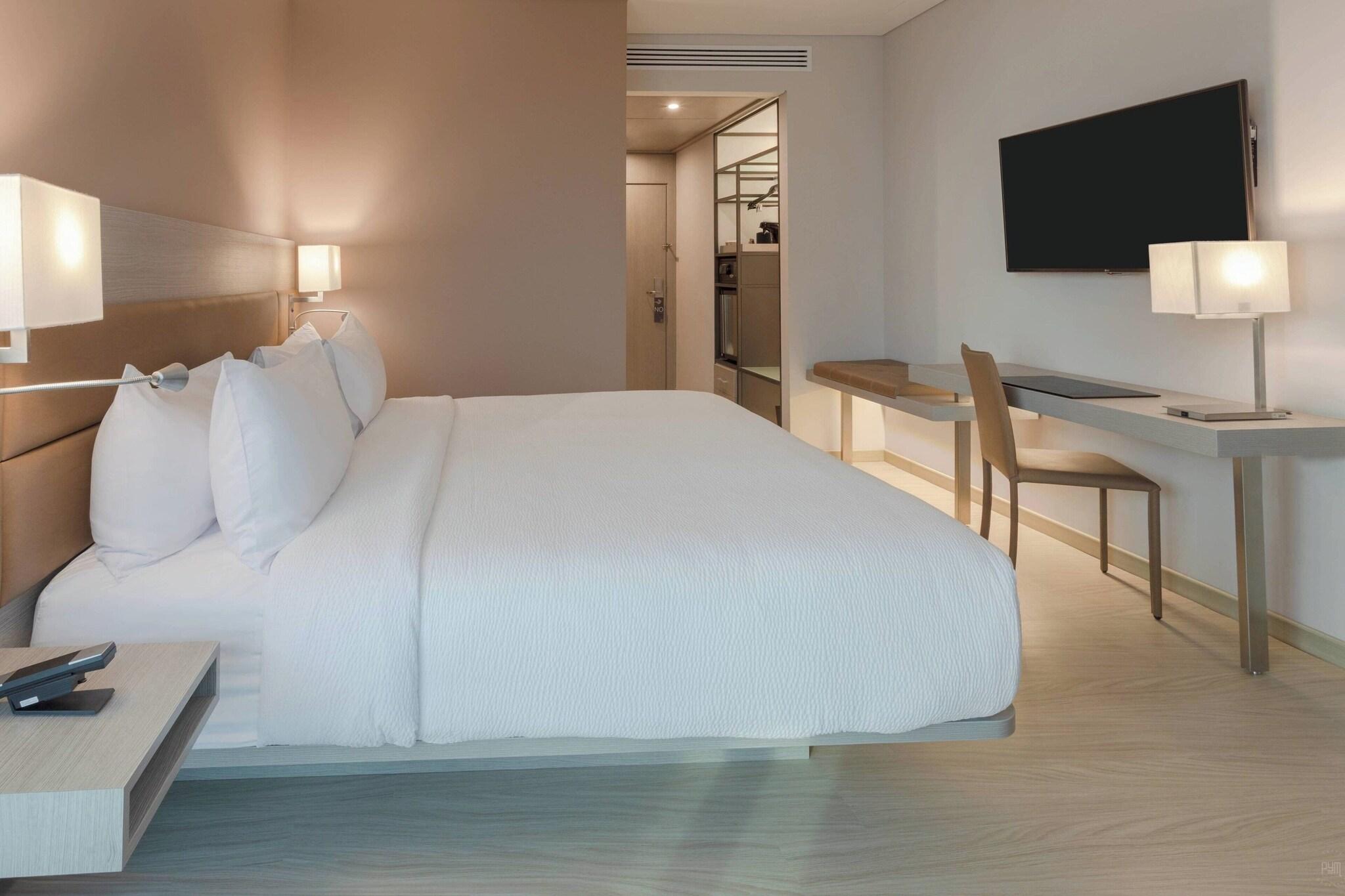 Double Sea View King Bed