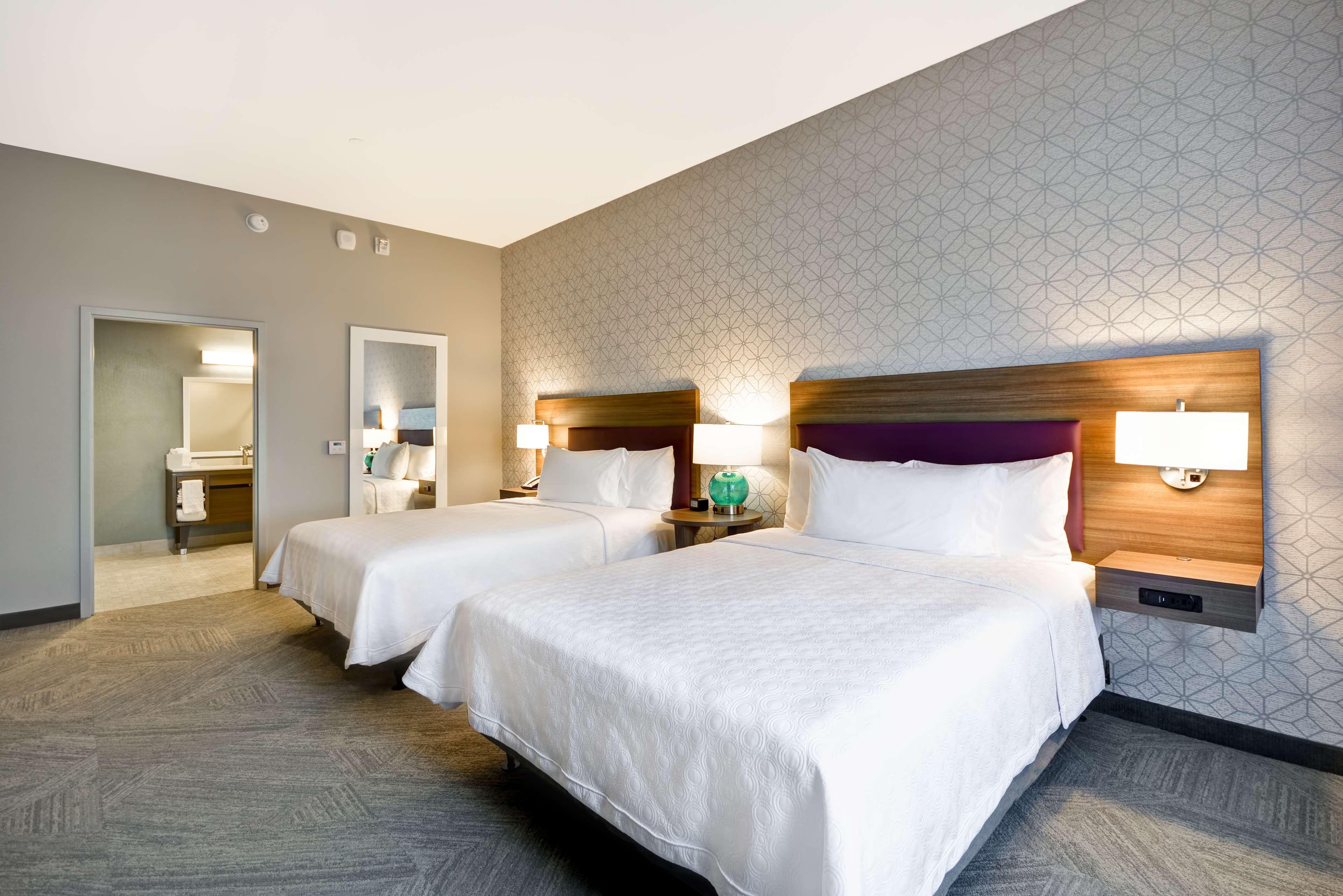 Suite Two Queen Beds One Bedroom