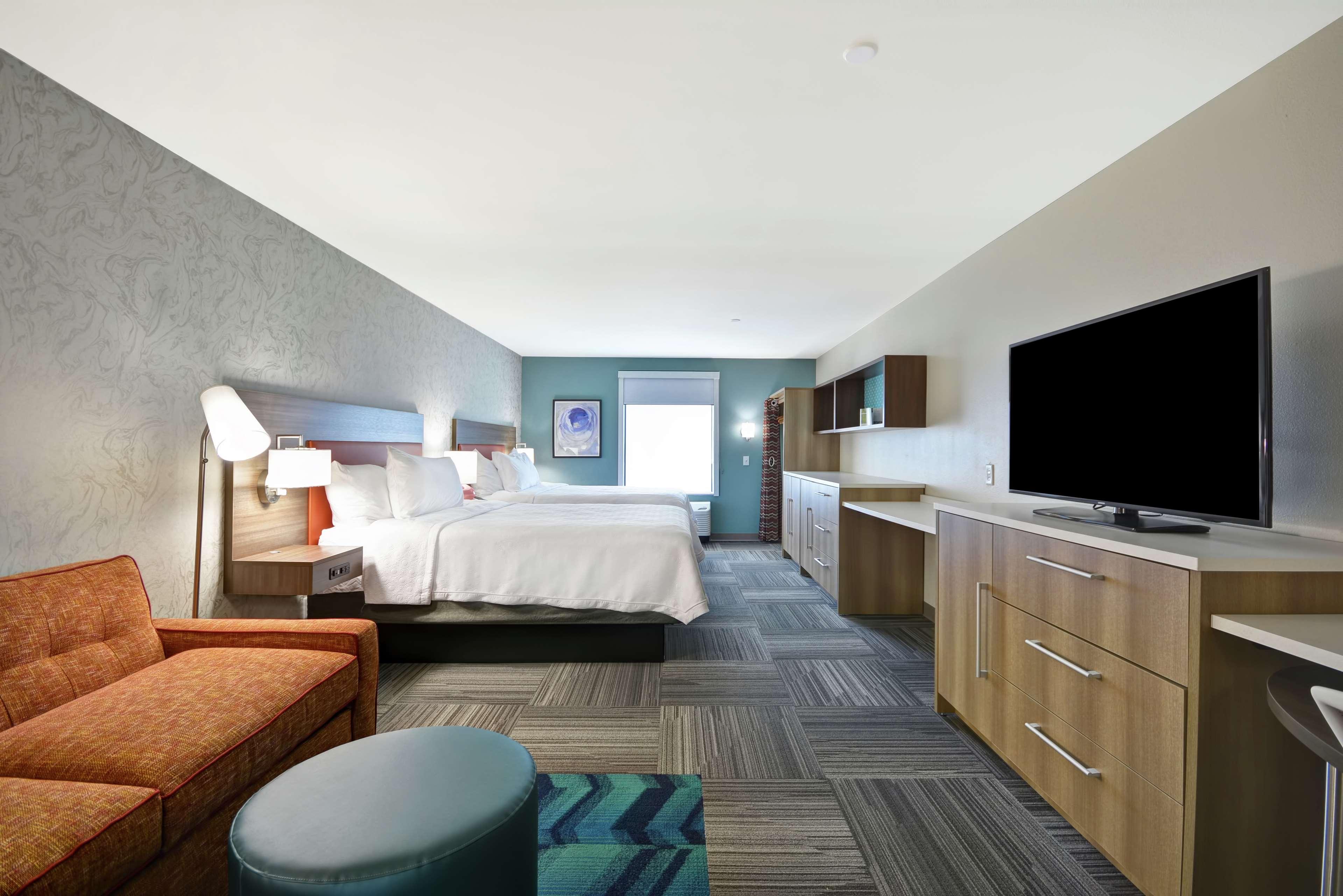 Studio Two Queen Beds