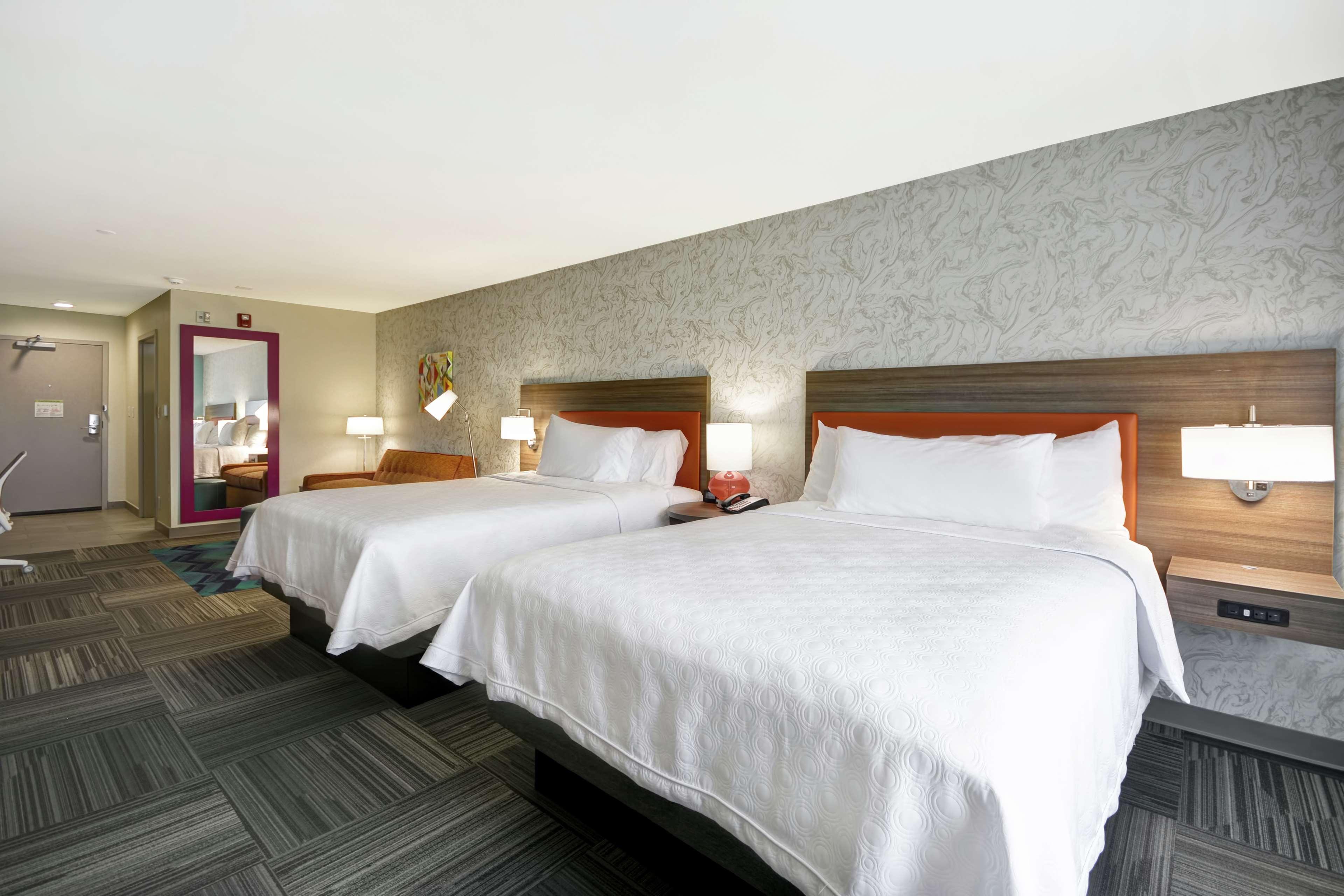 Studio Two Queen Beds Non Smoking