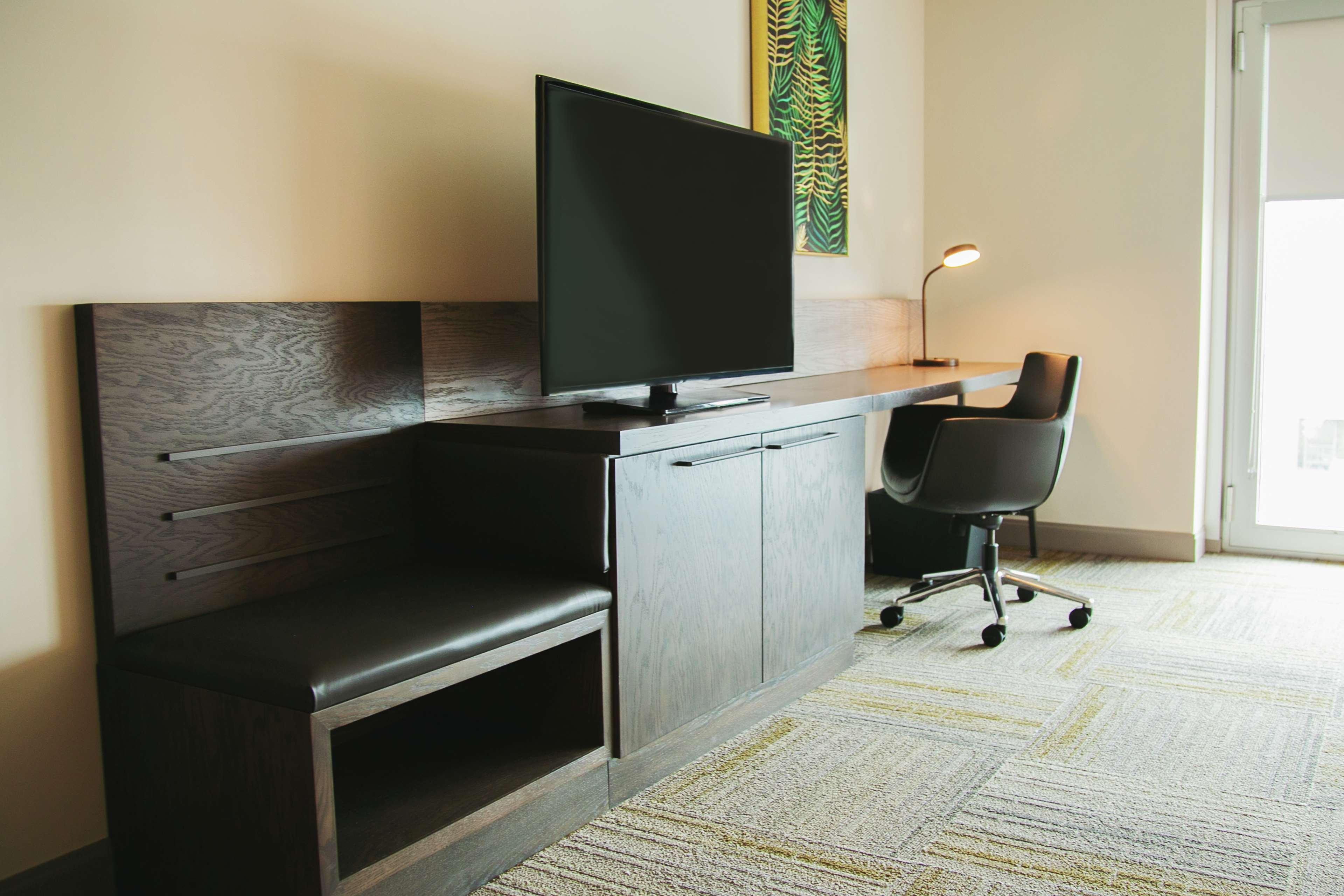 Double Deluxe King Bed