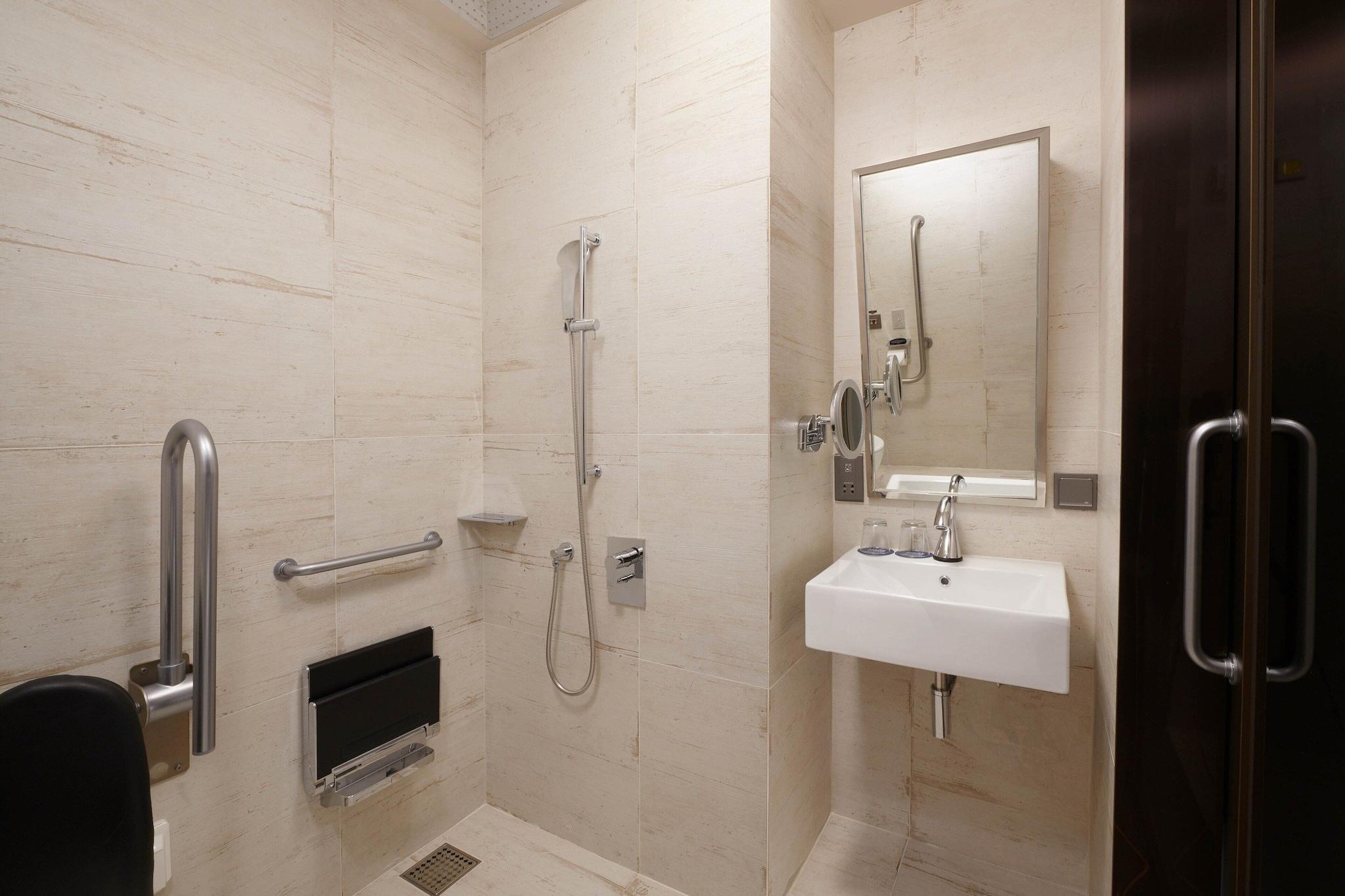 Double City View Queen Bed