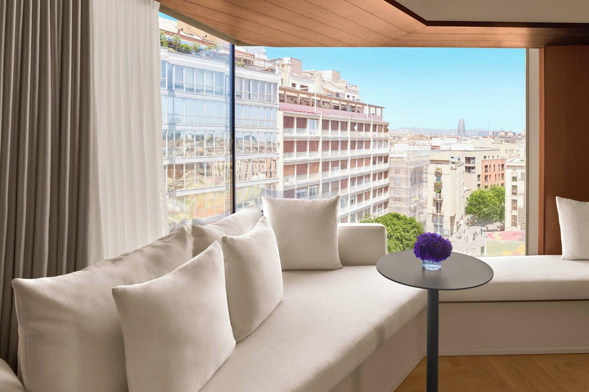 Suite City View King Bed