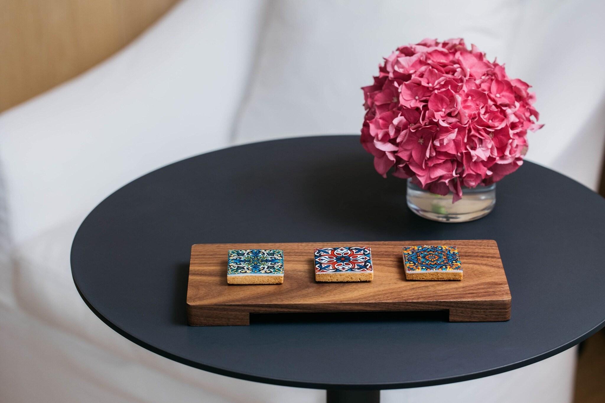 Studio City View King Bed