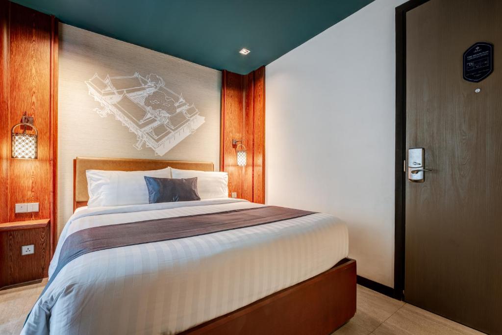 Double Queen Size Bed