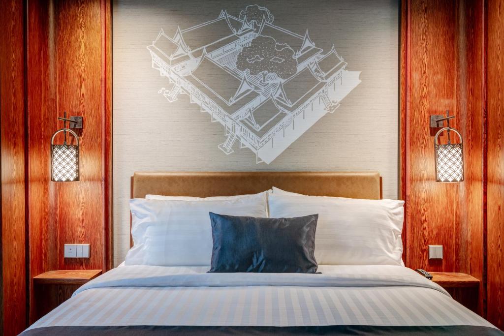 Double Queen Size Bed