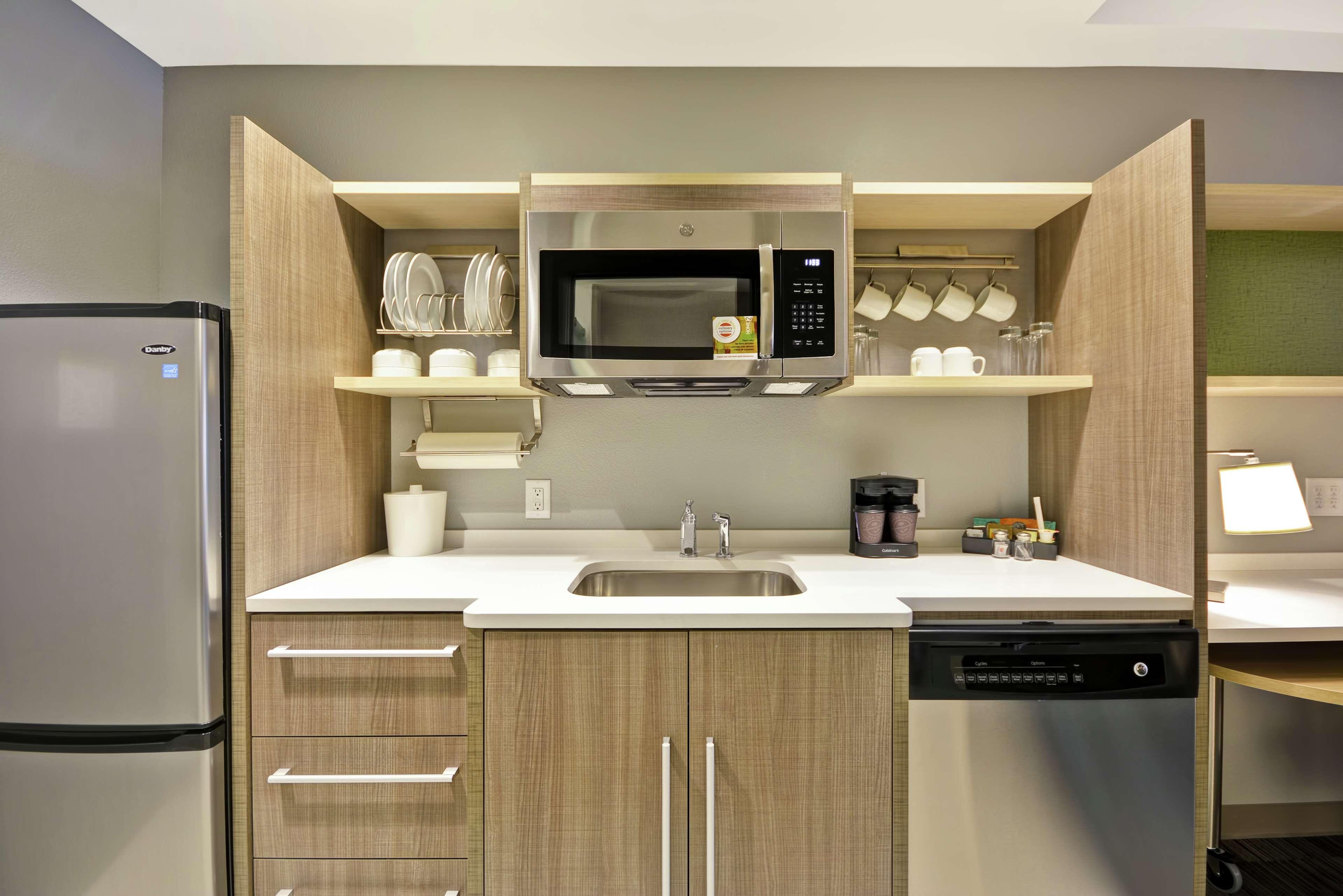 Studio Two Queen Beds Non Smoking