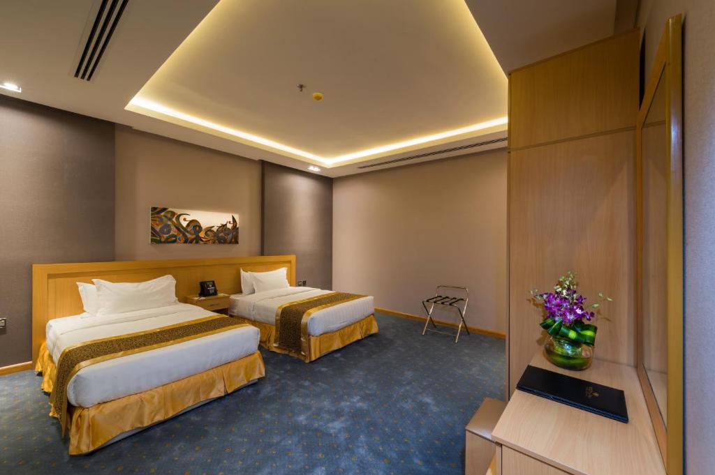 Suite Three Bedrooms with More Than Three Bathrooms