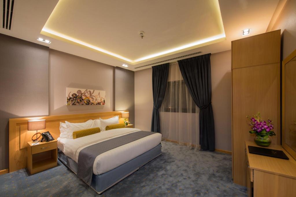 Suite Two Bedrooms Three Bathrooms