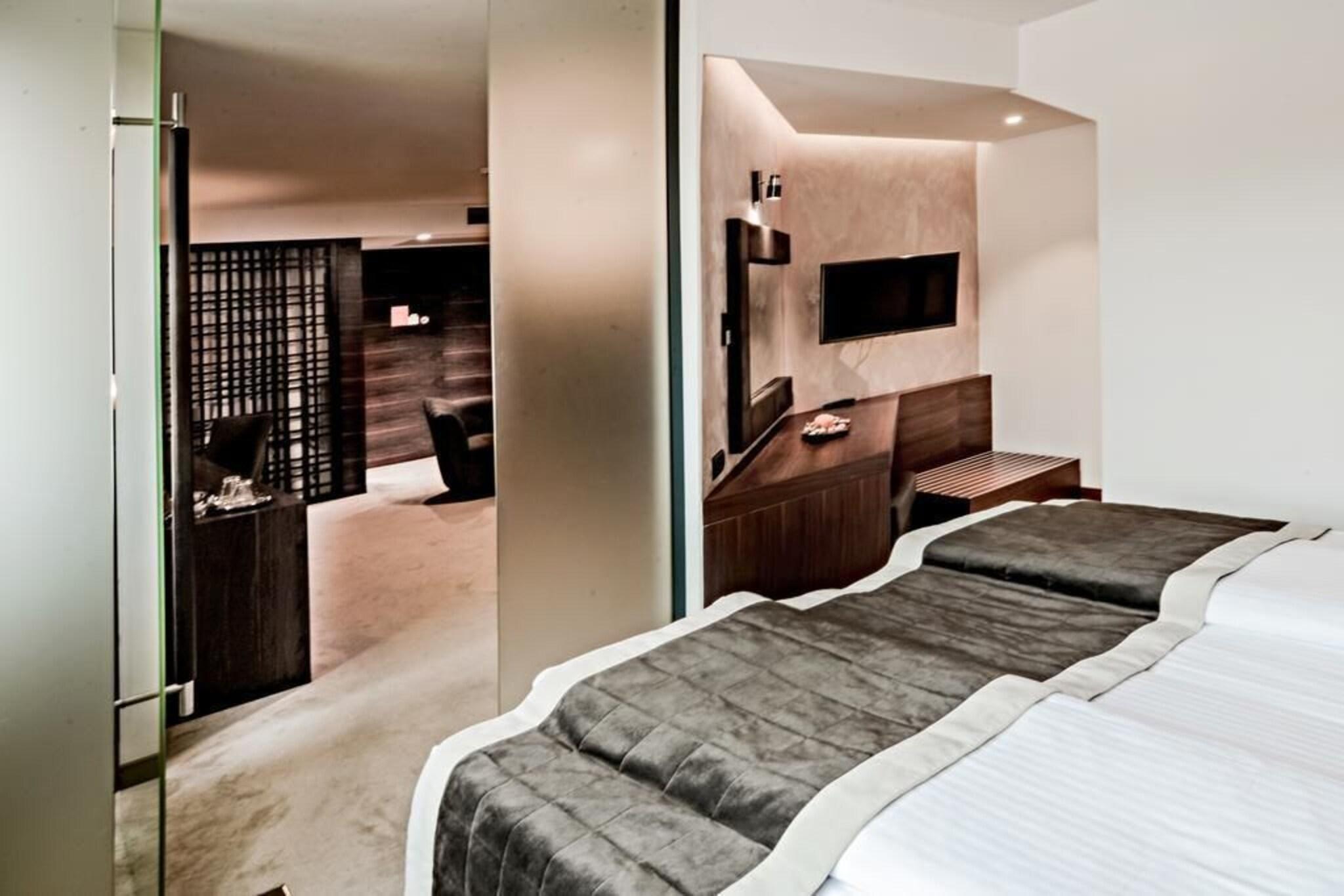 Suite Accessible with Views