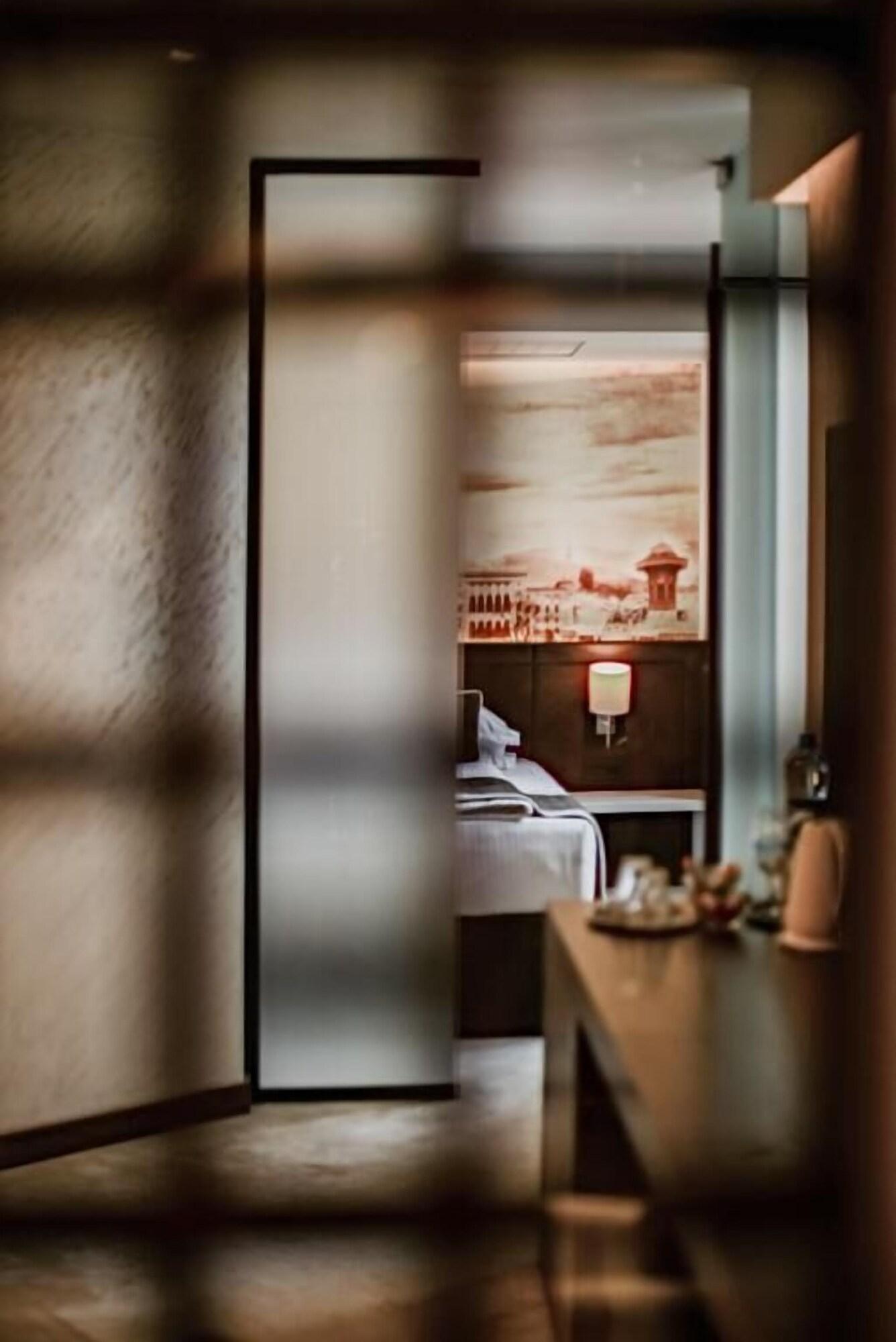 Single Deluxe with Views